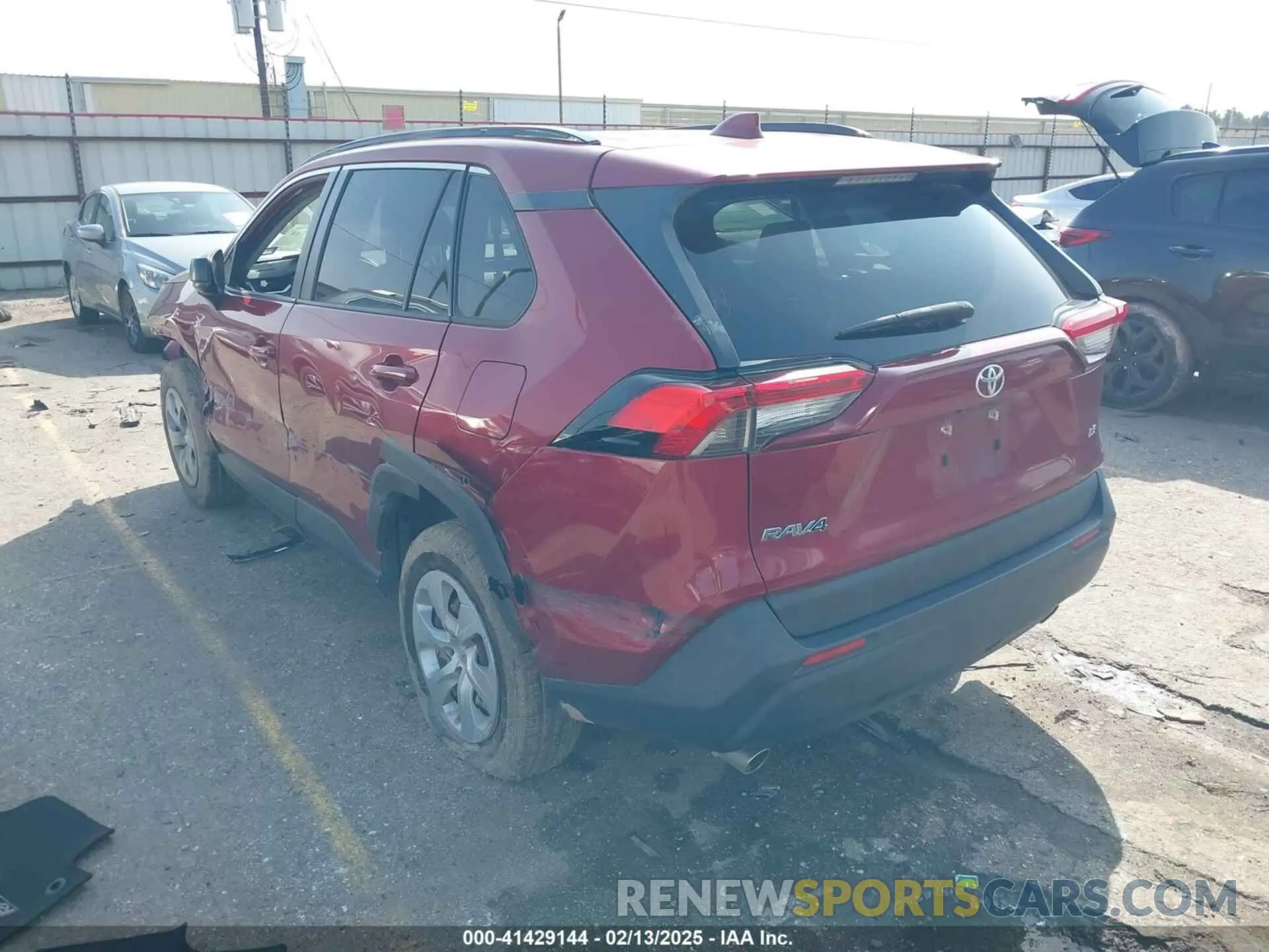 3 fotografías del automóvil dañado JTMH1RFV4KJ010972 TOYOTA RAV4 2019
