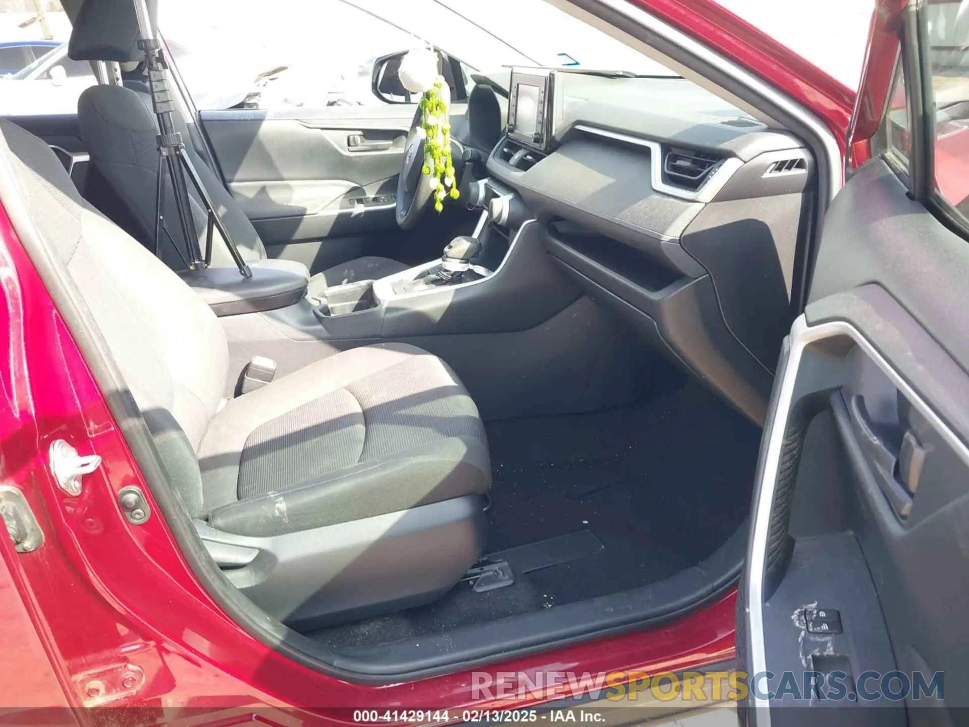 5 fotografías del automóvil dañado JTMH1RFV4KJ010972 TOYOTA RAV4 2019