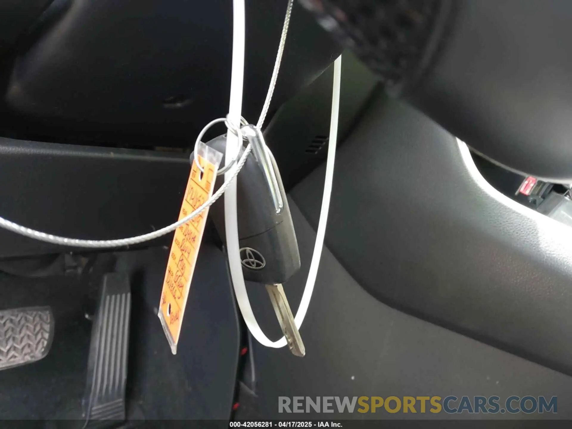 11 fotografías del automóvil dañado JTMH1RFV8KJ008304 TOYOTA RAV4 2019