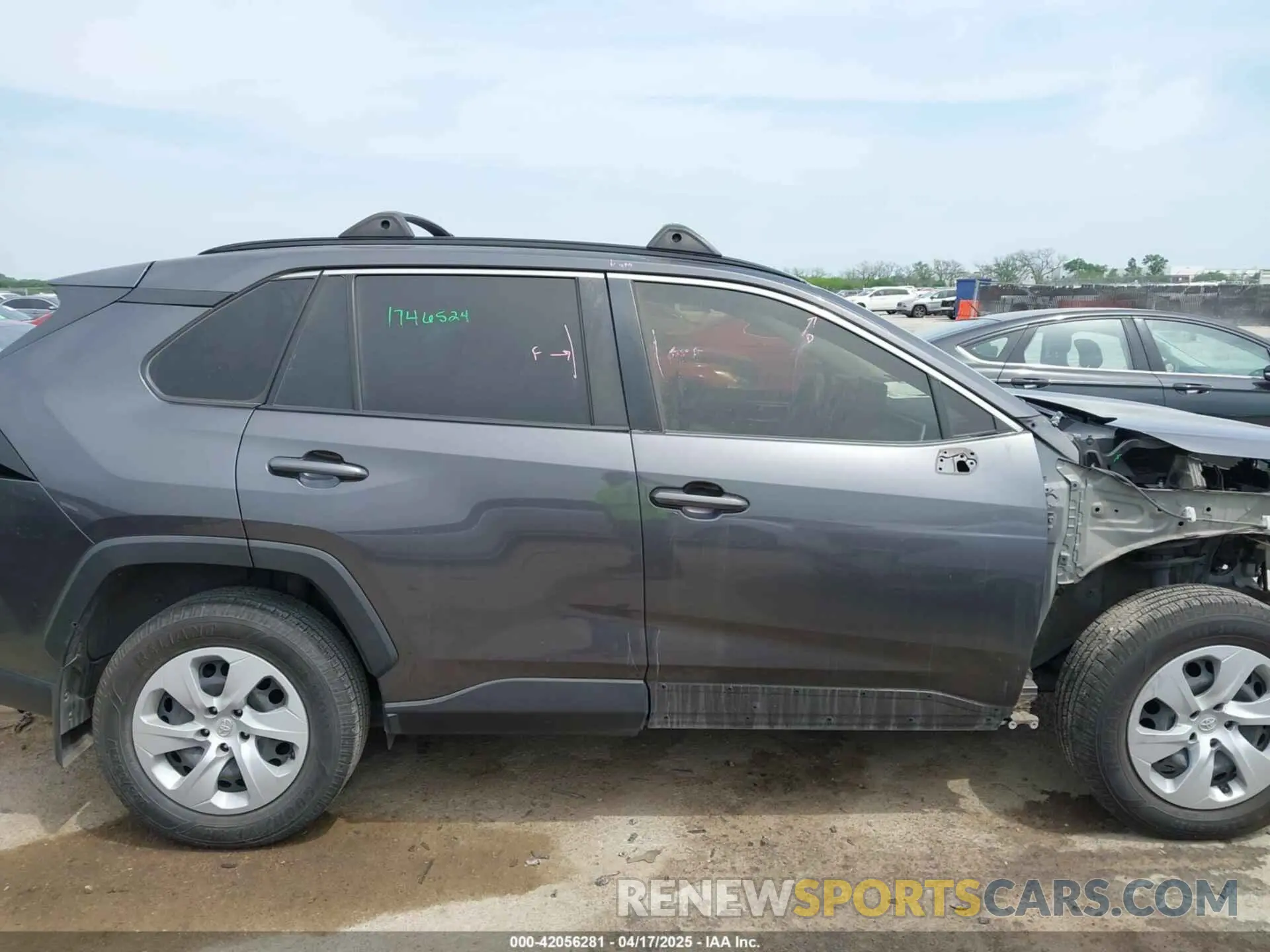 13 fotografías del automóvil dañado JTMH1RFV8KJ008304 TOYOTA RAV4 2019