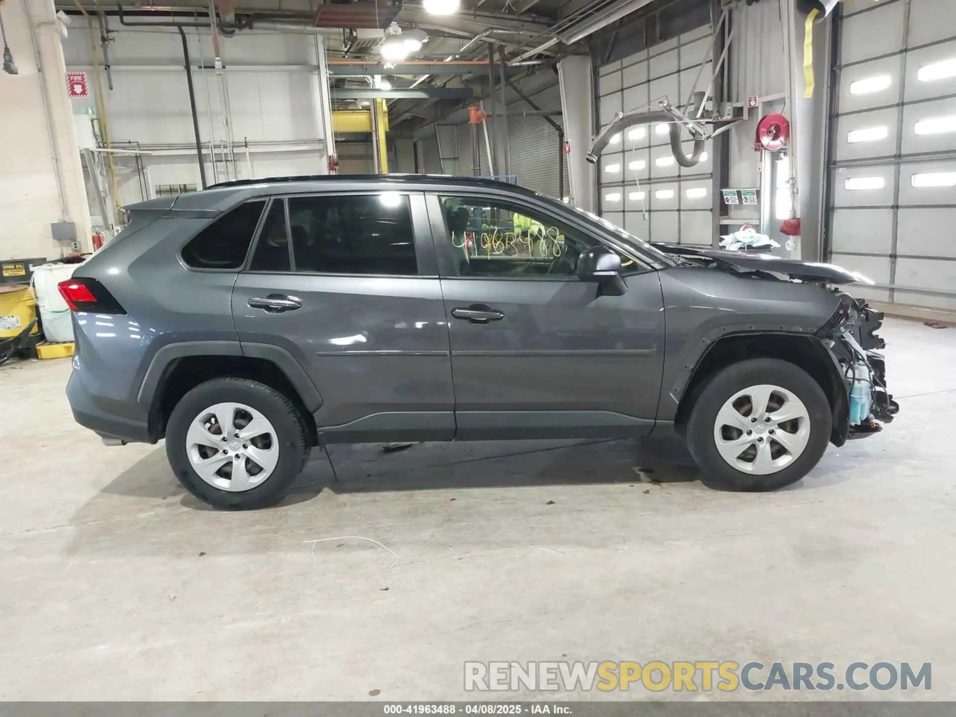 14 fotografías del automóvil dañado JTMH1RFVXKD036880 TOYOTA RAV4 2019