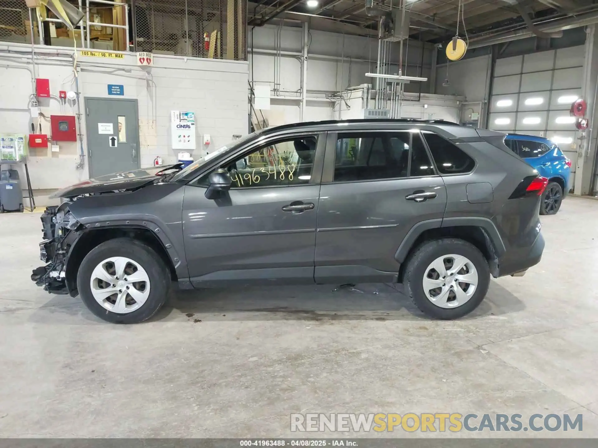 15 fotografías del automóvil dañado JTMH1RFVXKD036880 TOYOTA RAV4 2019