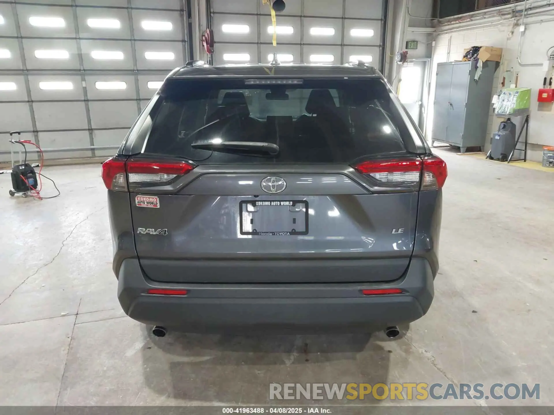 17 fotografías del automóvil dañado JTMH1RFVXKD036880 TOYOTA RAV4 2019