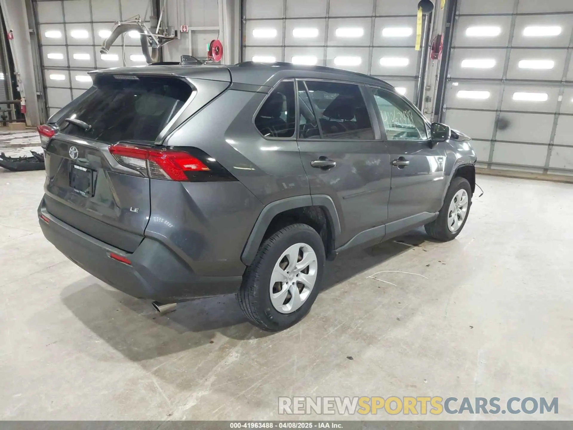 4 fotografías del automóvil dañado JTMH1RFVXKD036880 TOYOTA RAV4 2019