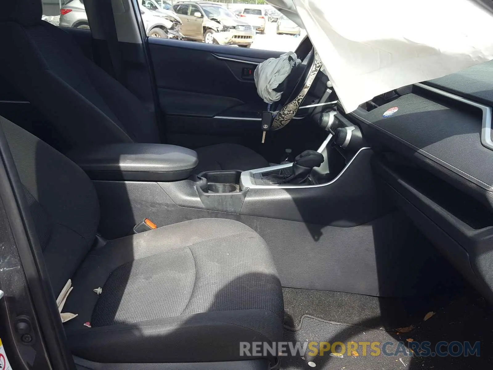 5 fotografías del automóvil dañado JTMH1RFVXKJ007591 TOYOTA RAV4 2019