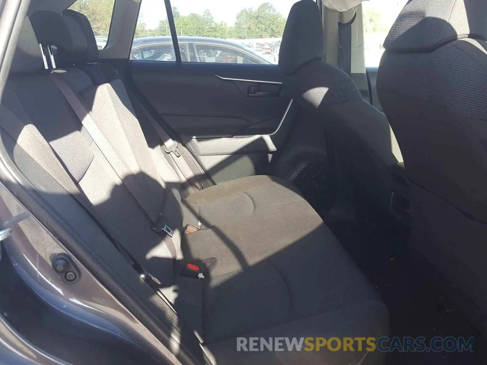6 fotografías del automóvil dañado JTMH1RFVXKJ007591 TOYOTA RAV4 2019
