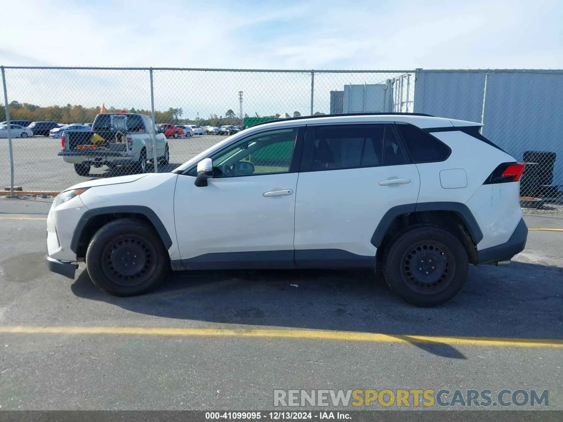 14 fotografías del automóvil dañado JTMK1RFV4KD030563 TOYOTA RAV4 2019