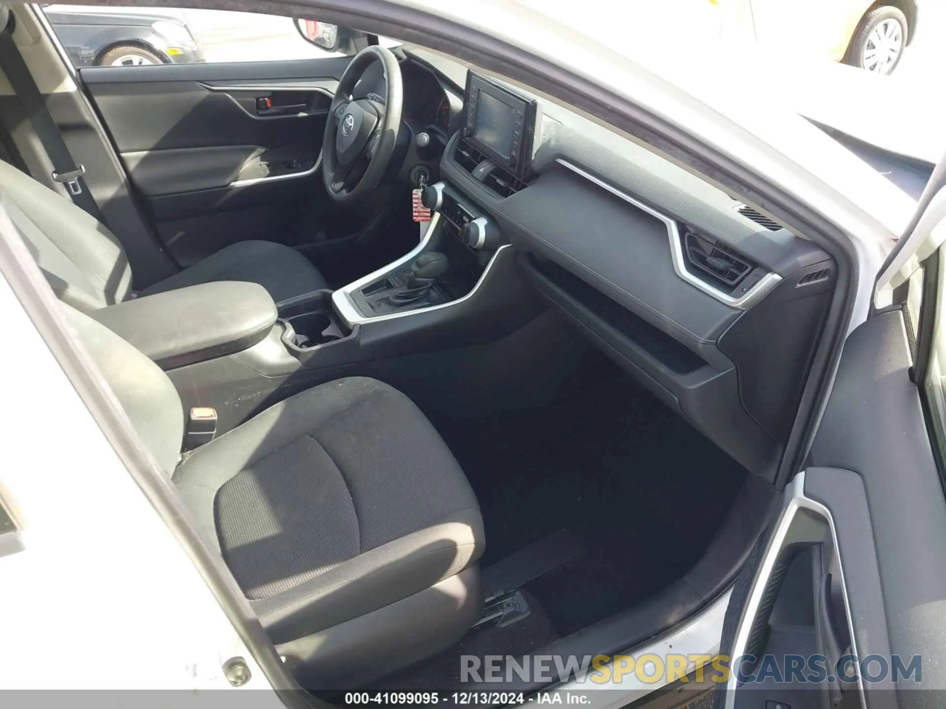 5 fotografías del automóvil dañado JTMK1RFV4KD030563 TOYOTA RAV4 2019