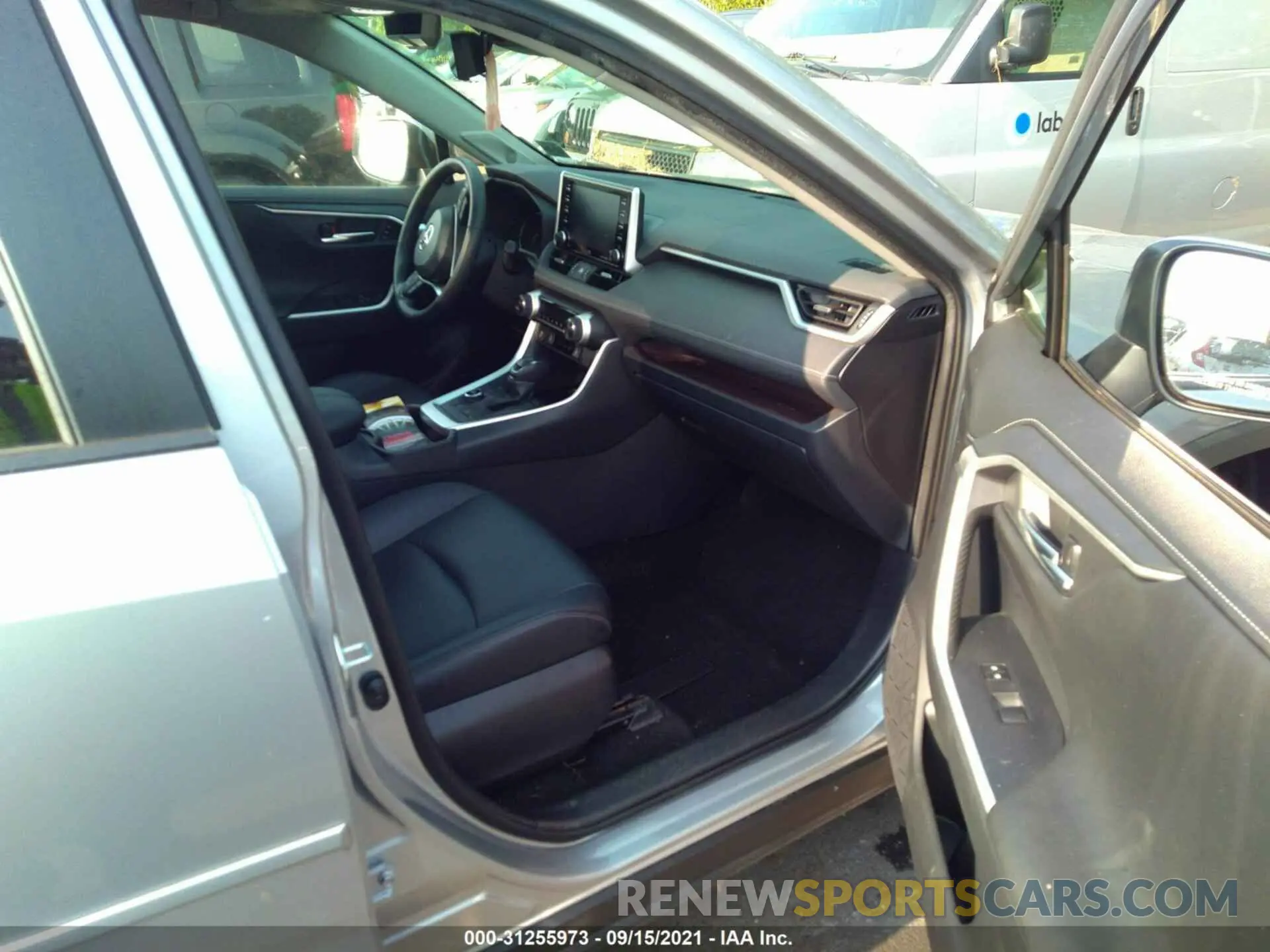5 fotografías del automóvil dañado JTMN1RFV0KD522861 TOYOTA RAV4 2019