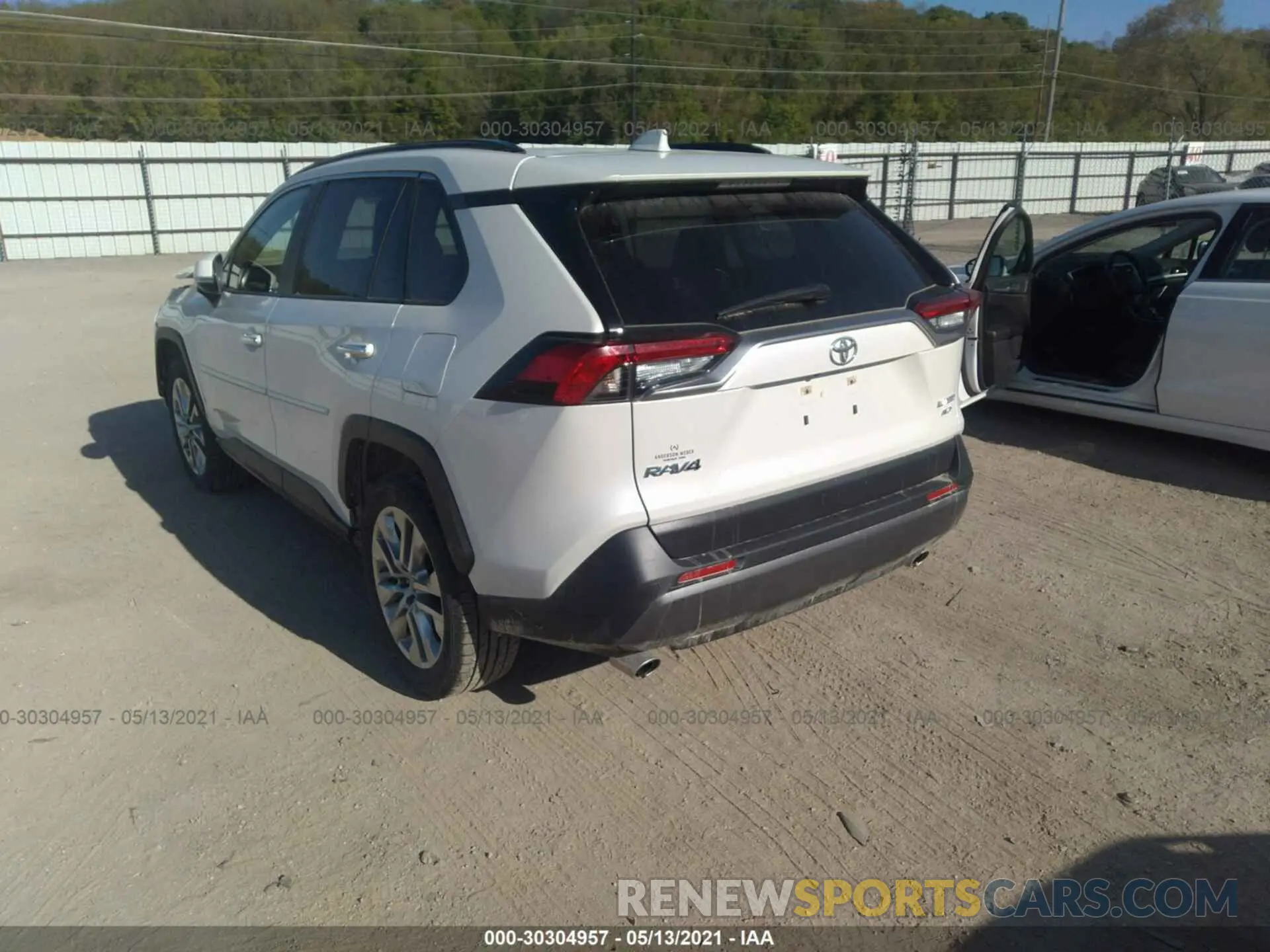3 fotografías del automóvil dañado JTMN1RFV4KJ006813 TOYOTA RAV4 2019