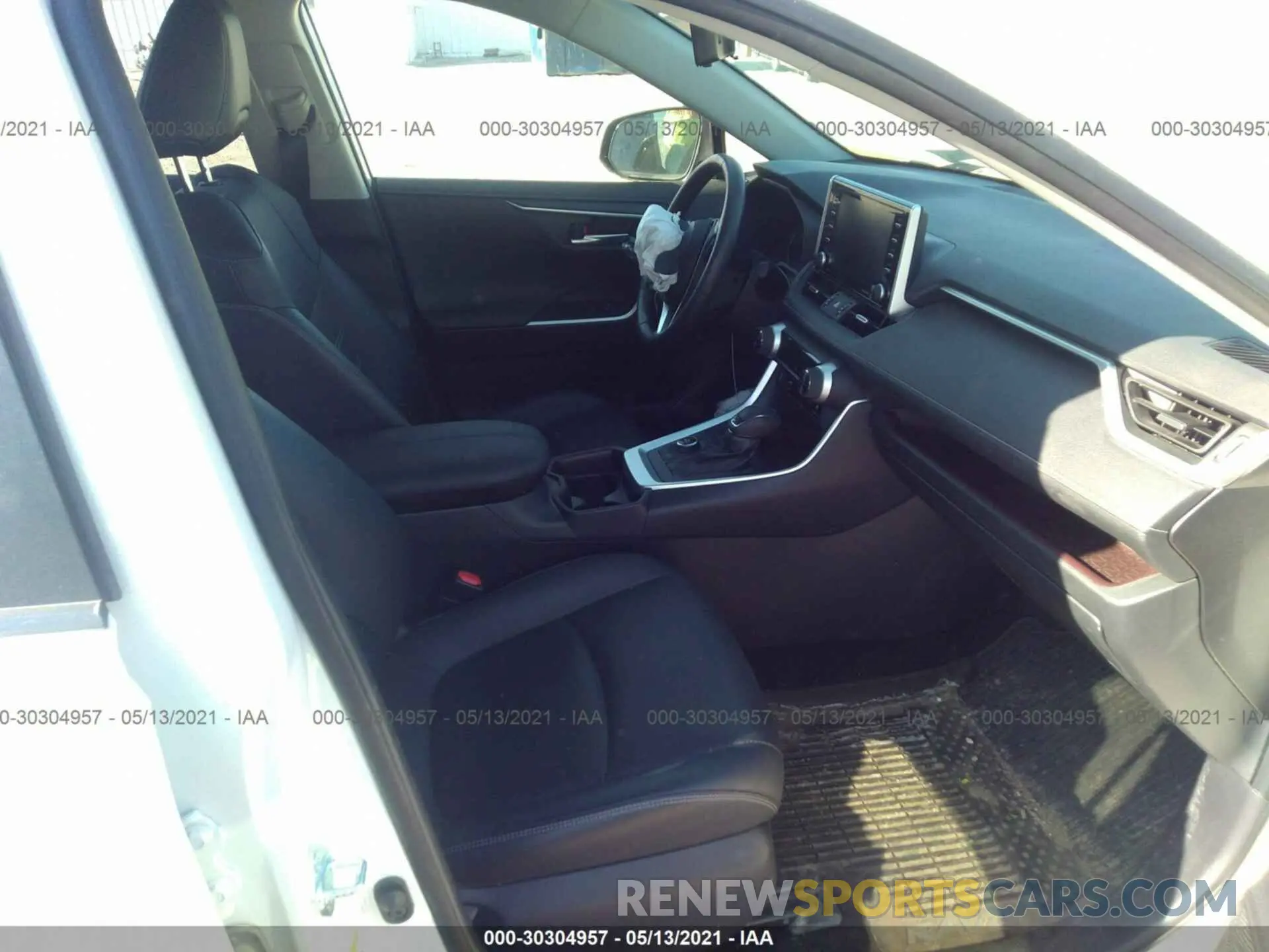 5 fotografías del automóvil dañado JTMN1RFV4KJ006813 TOYOTA RAV4 2019