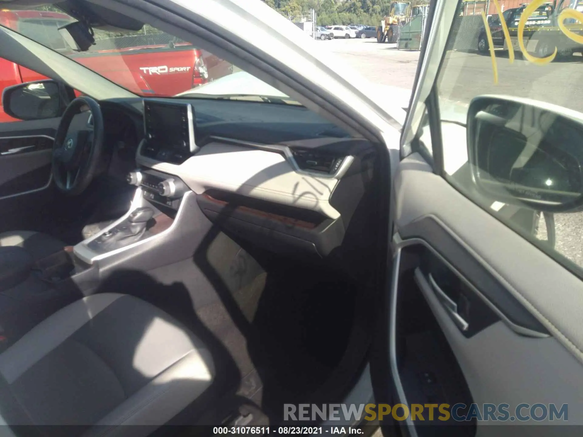 5 fotografías del automóvil dañado JTMN1RFVXKJ006847 TOYOTA RAV4 2019
