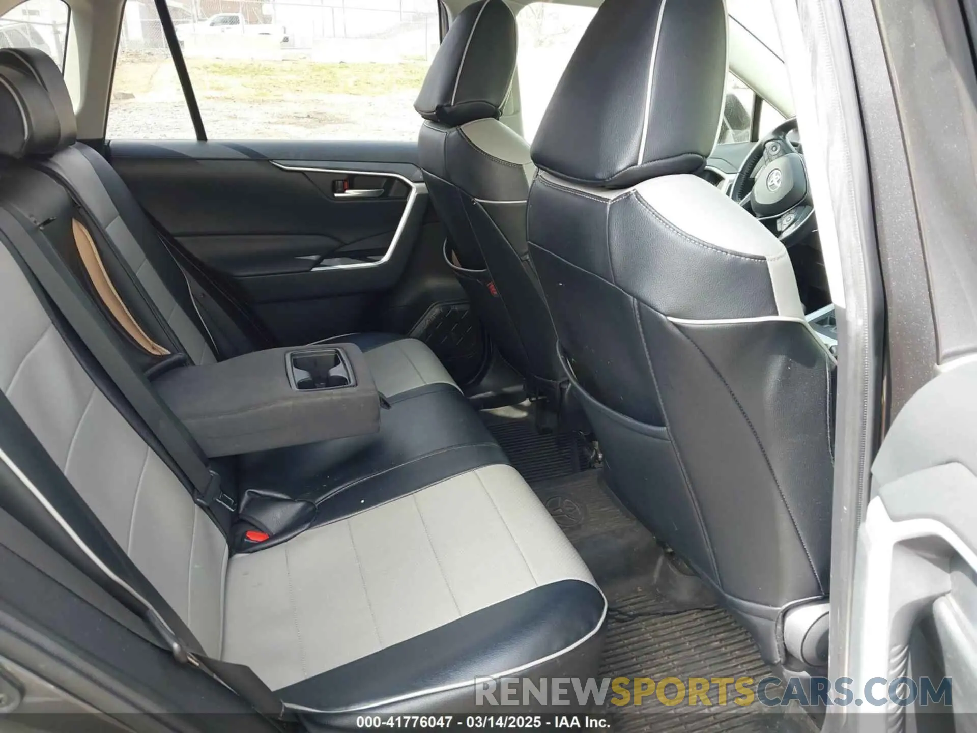 8 fotografías del automóvil dañado JTMP1RFV1KD501607 TOYOTA RAV4 2019