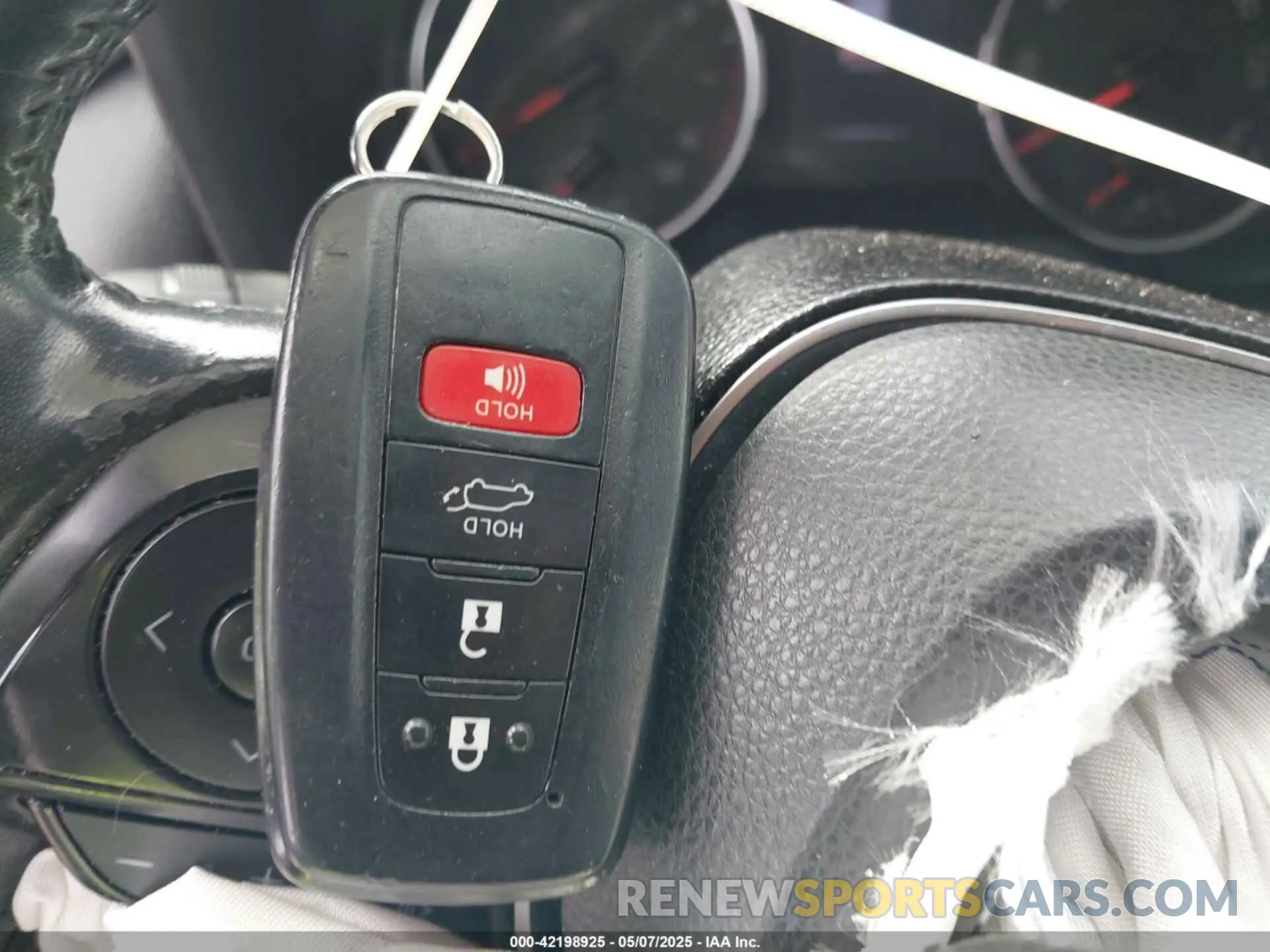 11 fotografías del automóvil dañado JTMP1RFV2KD021348 TOYOTA RAV4 2019