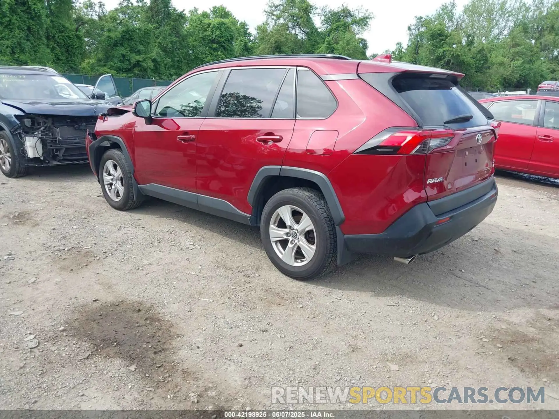 3 fotografías del automóvil dañado JTMP1RFV2KD021348 TOYOTA RAV4 2019