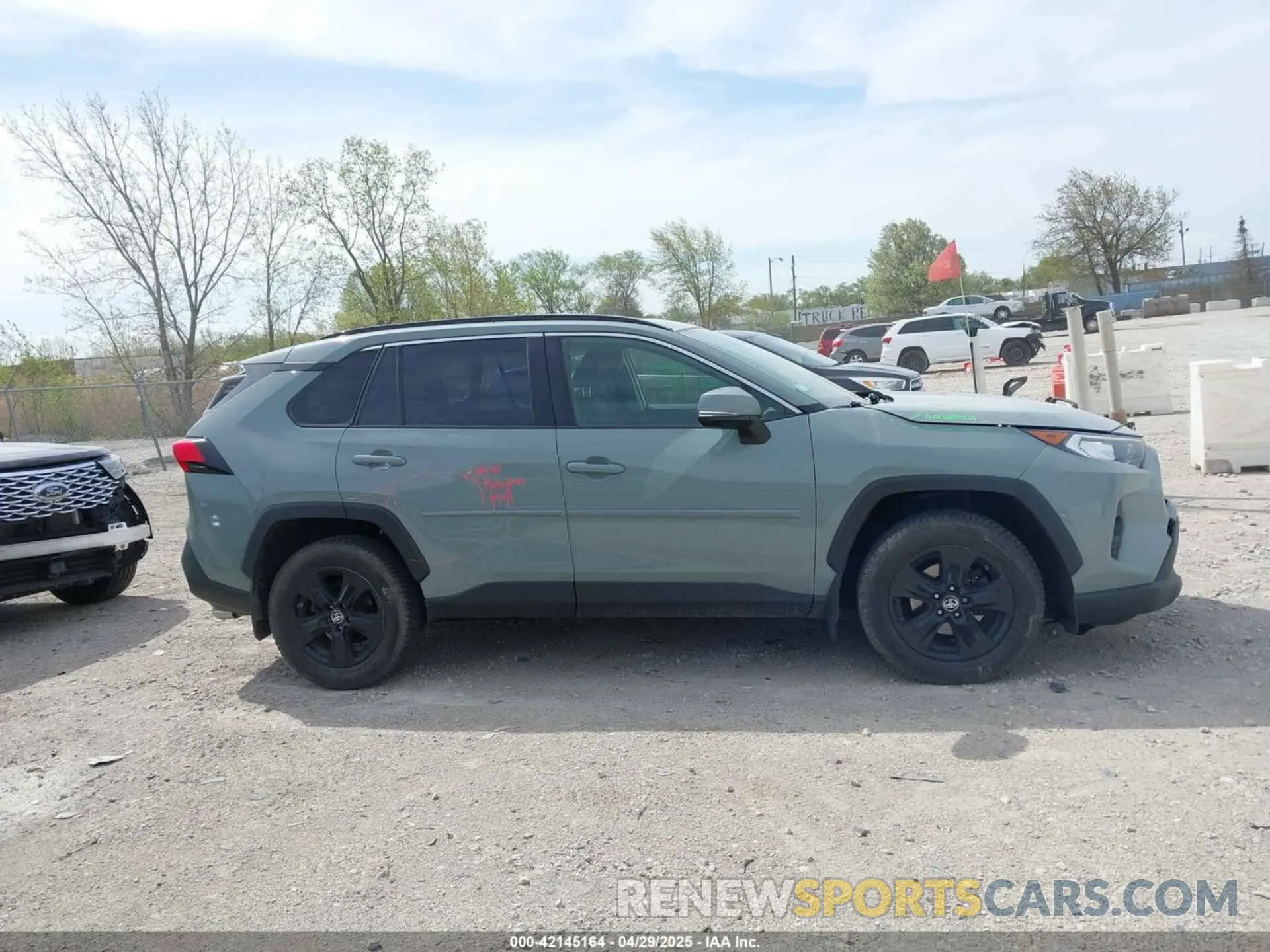 13 fotografías del automóvil dañado JTMP1RFV2KD042717 TOYOTA RAV4 2019