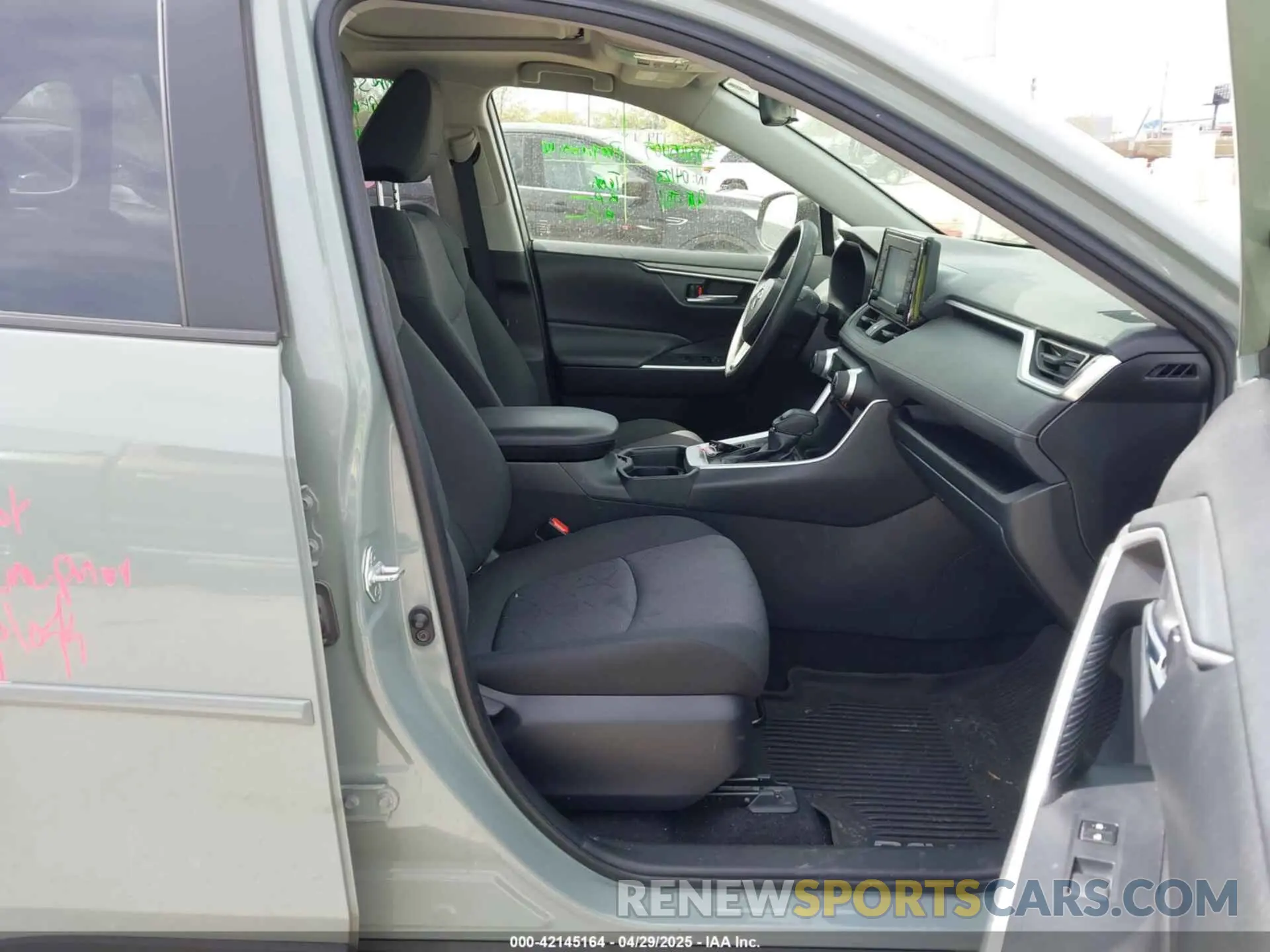 5 fotografías del automóvil dañado JTMP1RFV2KD042717 TOYOTA RAV4 2019