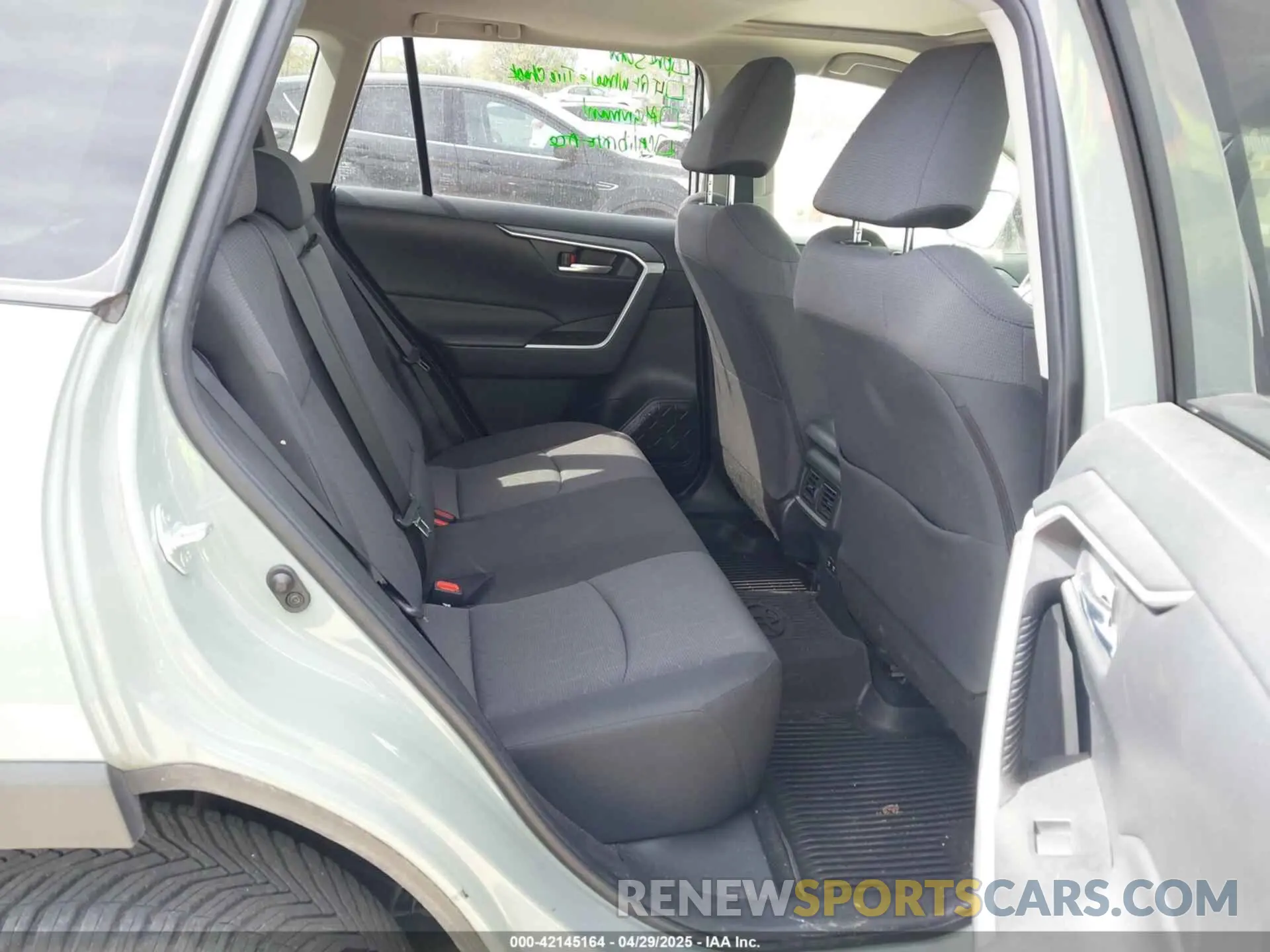 8 fotografías del automóvil dañado JTMP1RFV2KD042717 TOYOTA RAV4 2019