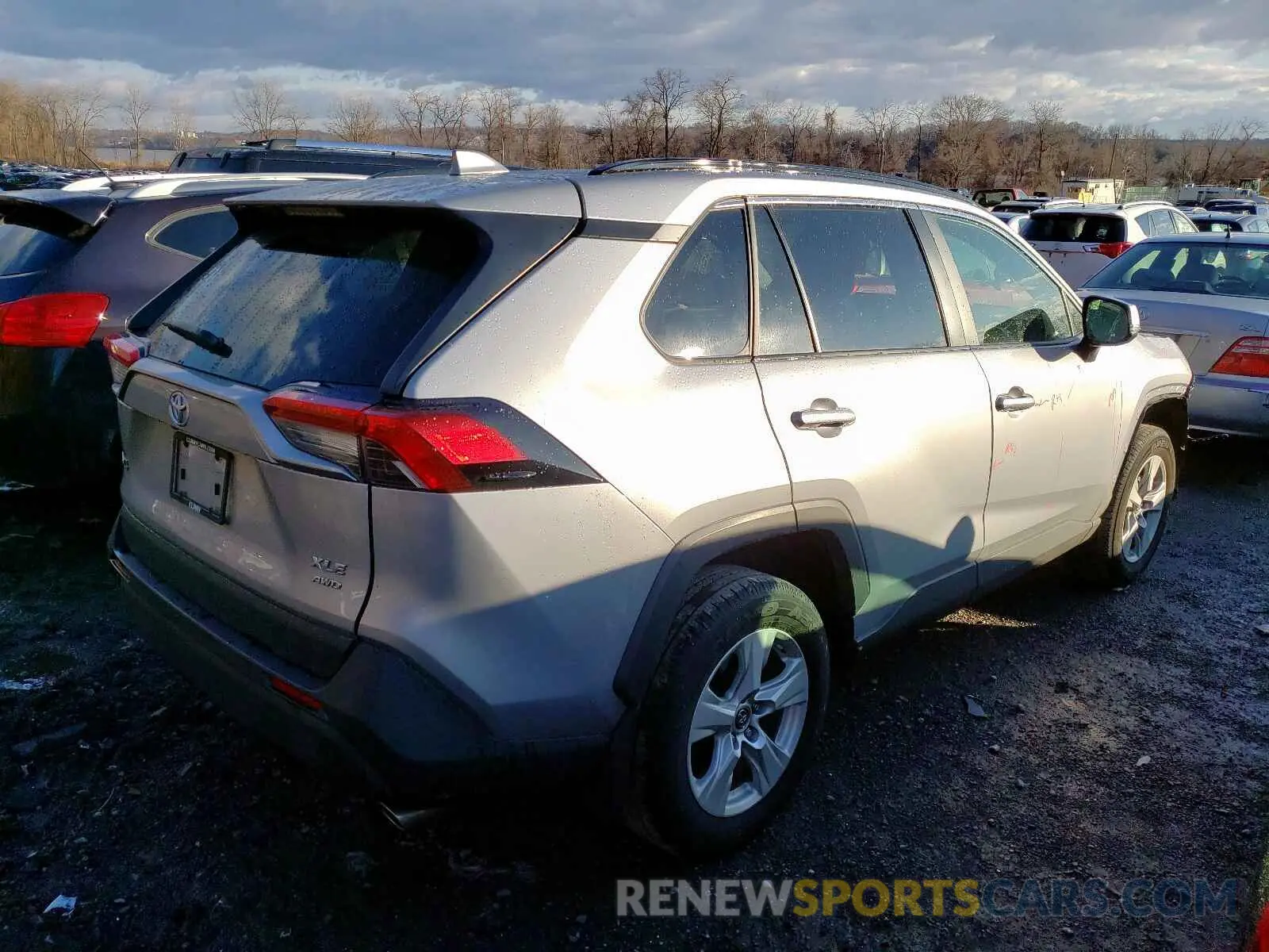 4 fotografías del automóvil dañado JTMP1RFV3KD018605 TOYOTA RAV4 2019