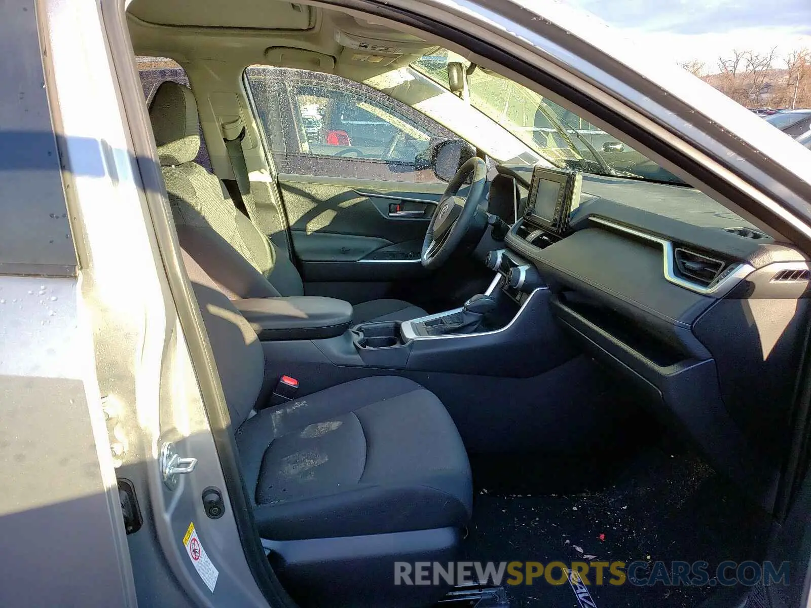 5 fotografías del automóvil dañado JTMP1RFV3KD018605 TOYOTA RAV4 2019