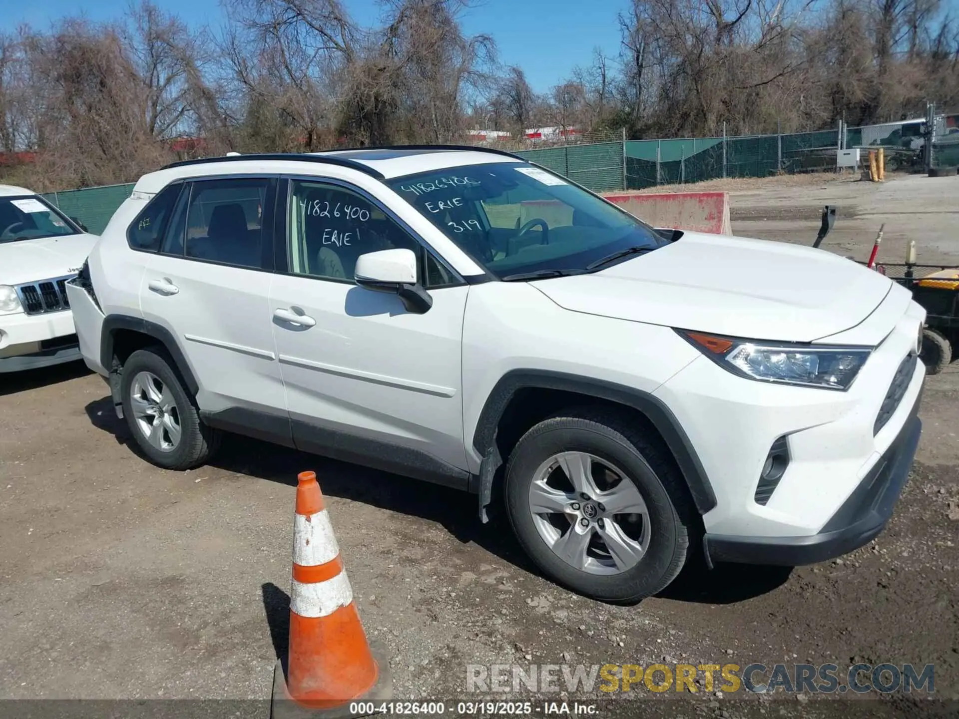 14 fotografías del automóvil dañado JTMP1RFV3KD503617 TOYOTA RAV4 2019