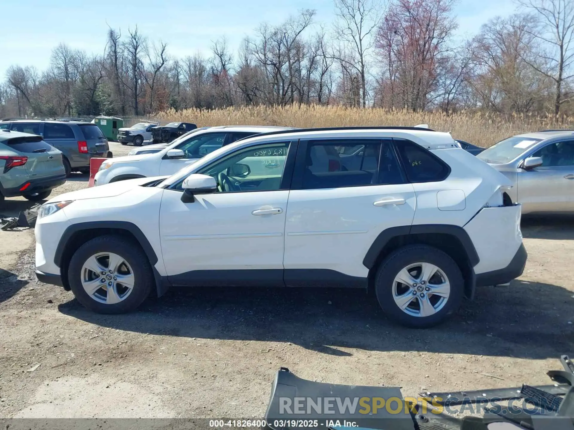 15 fotografías del automóvil dañado JTMP1RFV3KD503617 TOYOTA RAV4 2019