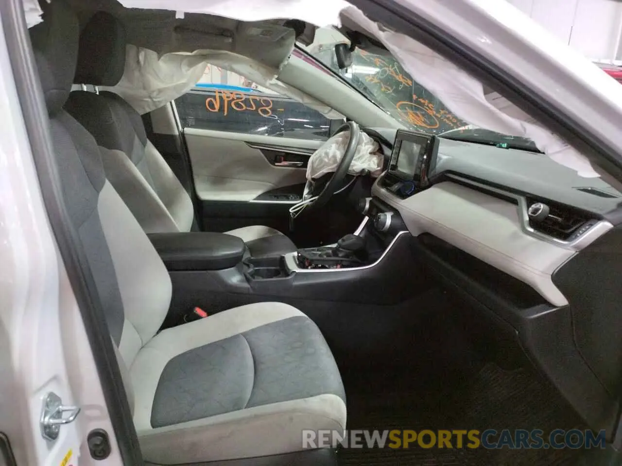 5 fotografías del automóvil dañado JTMP1RFV4KD021240 TOYOTA RAV4 2019