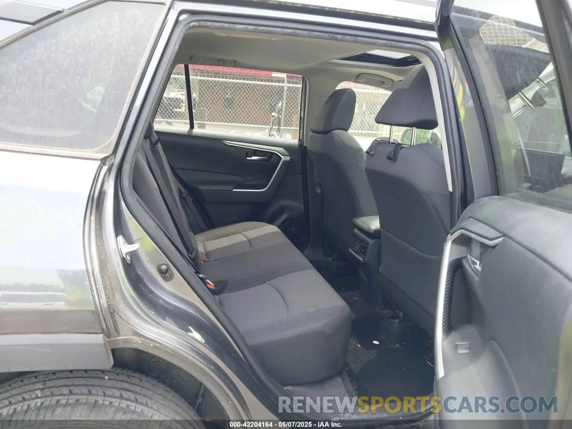 8 fotografías del automóvil dañado JTMP1RFV8KD030071 TOYOTA RAV4 2019