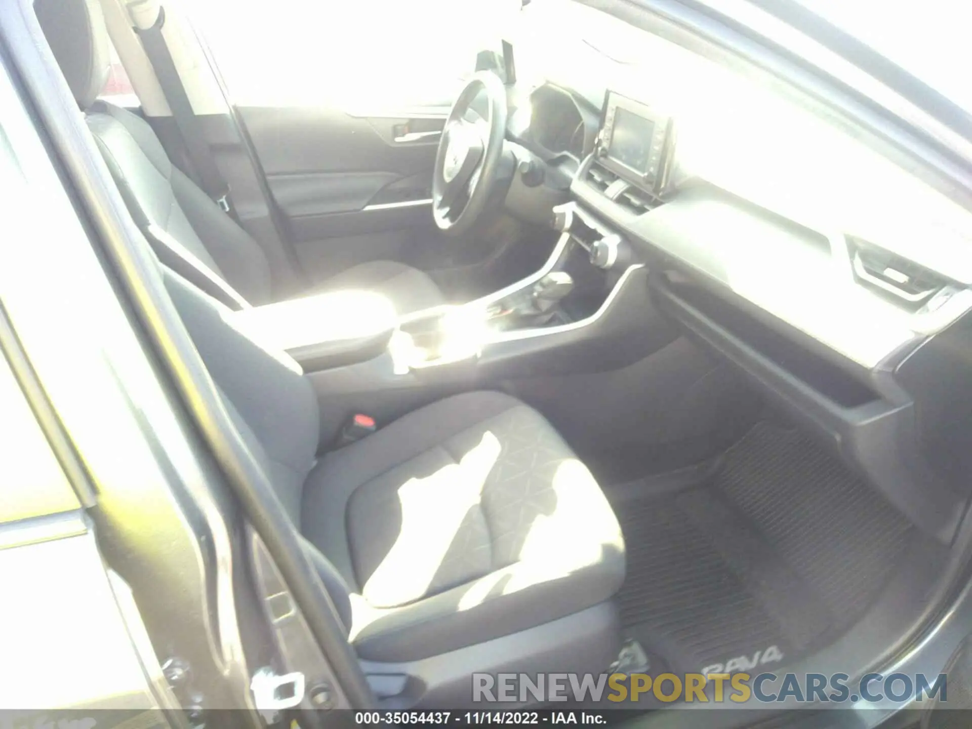 5 fotografías del automóvil dañado JTMP1RFV9KD506571 TOYOTA RAV4 2019