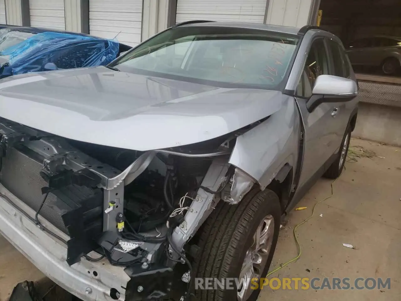 2 fotografías del automóvil dañado JTMP1RFV9KJ006167 TOYOTA RAV4 2019