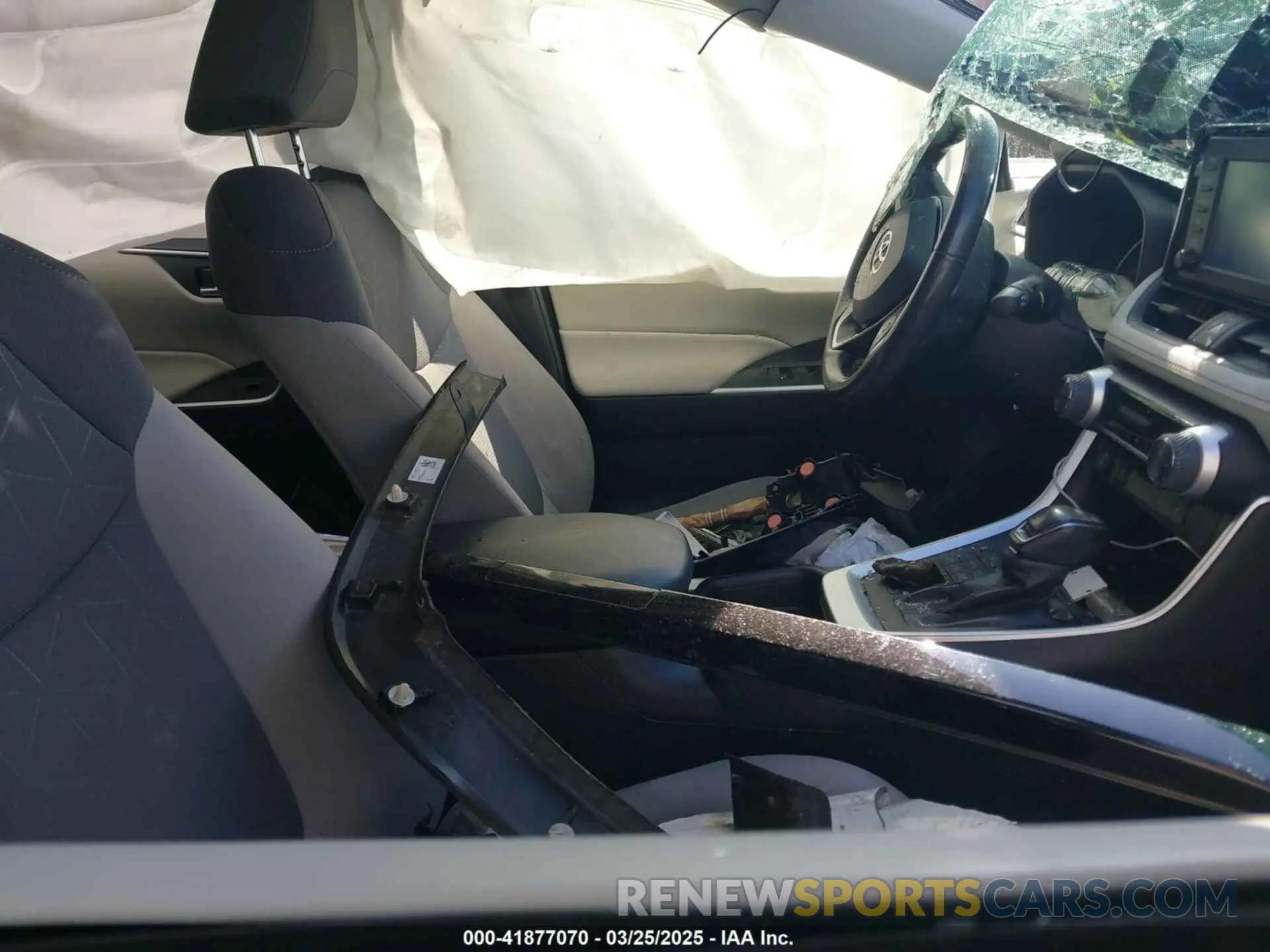5 fotografías del automóvil dañado JTMP1RFVXKD014440 TOYOTA RAV4 2019