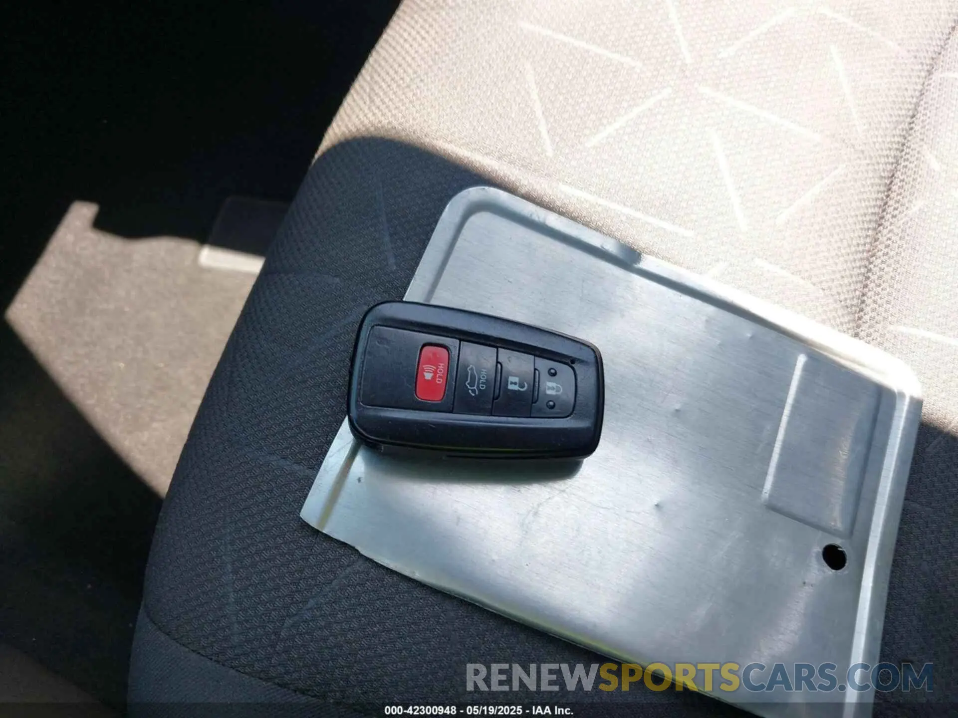 11 fotografías del automóvil dañado JTMP1RFVXKJ002886 TOYOTA RAV4 2019
