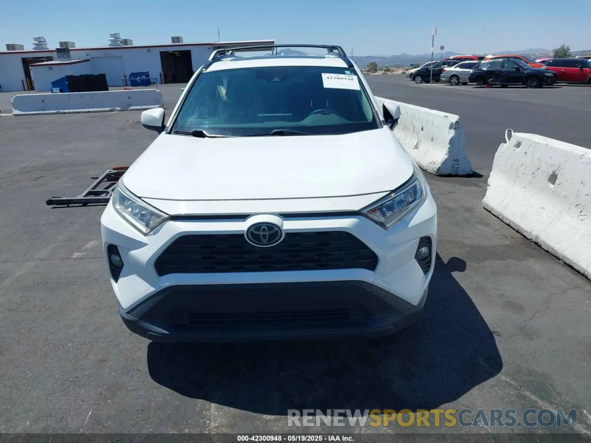 12 fotografías del automóvil dañado JTMP1RFVXKJ002886 TOYOTA RAV4 2019