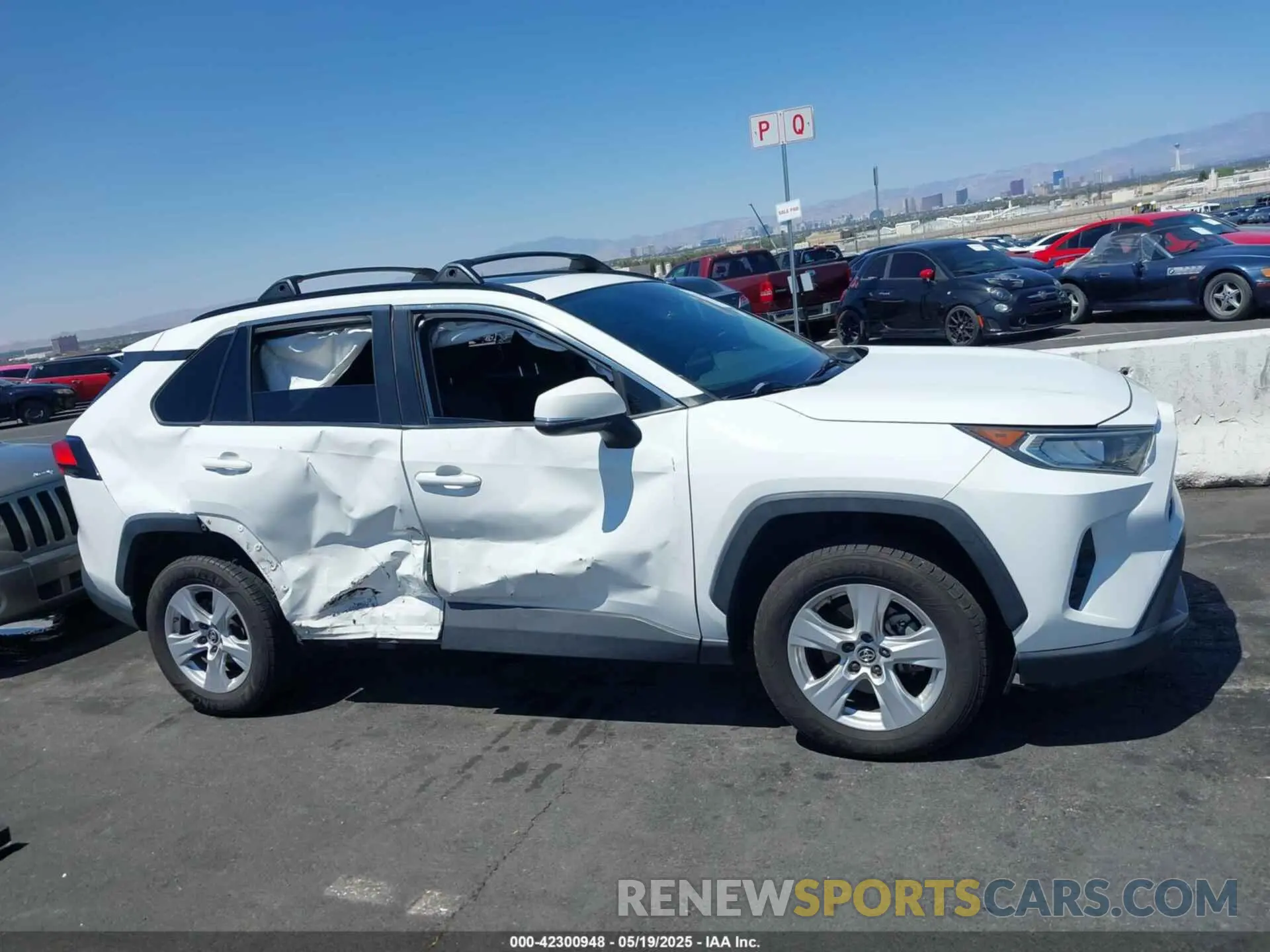 13 fotografías del automóvil dañado JTMP1RFVXKJ002886 TOYOTA RAV4 2019