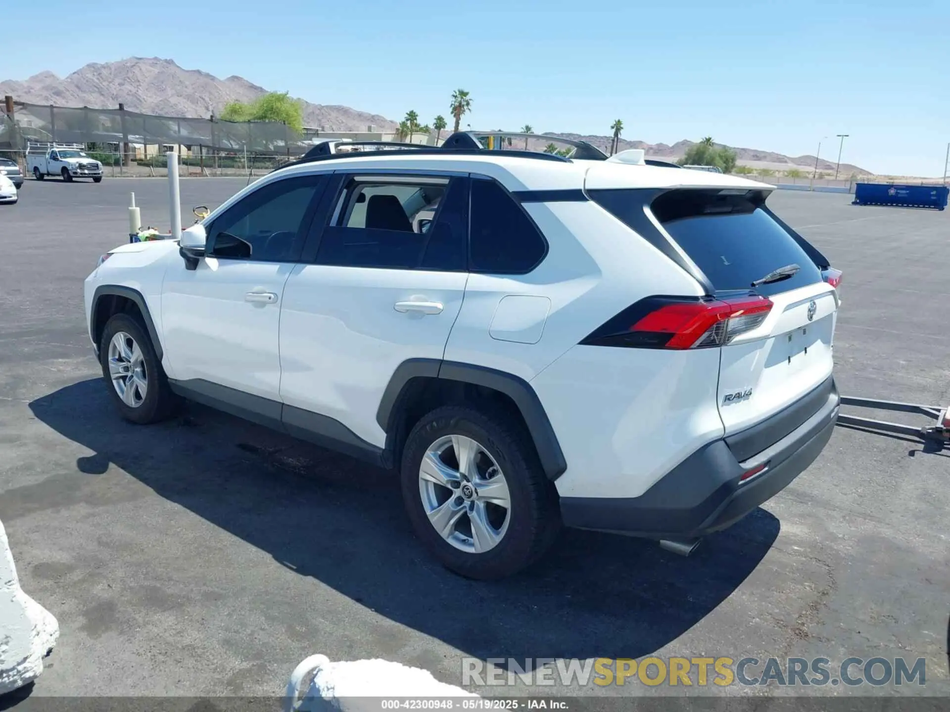 3 fotografías del automóvil dañado JTMP1RFVXKJ002886 TOYOTA RAV4 2019
