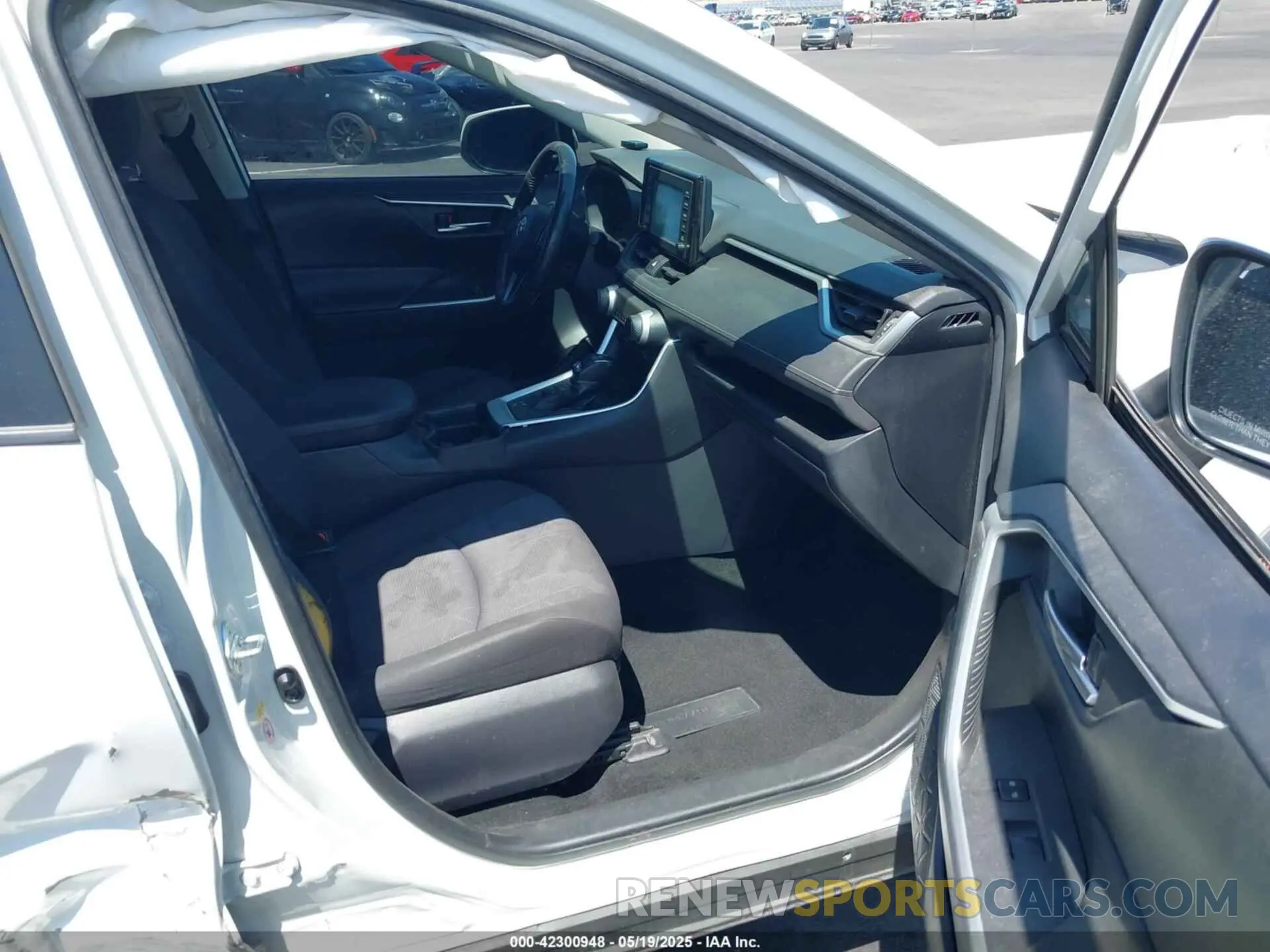 5 fotografías del automóvil dañado JTMP1RFVXKJ002886 TOYOTA RAV4 2019