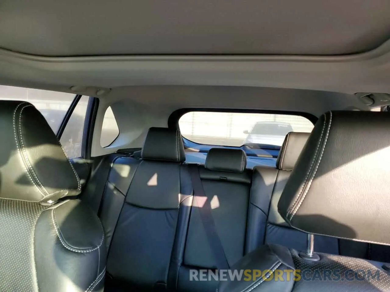 10 fotografías del automóvil dañado JTMRWRFV4KD015982 TOYOTA RAV4 2019