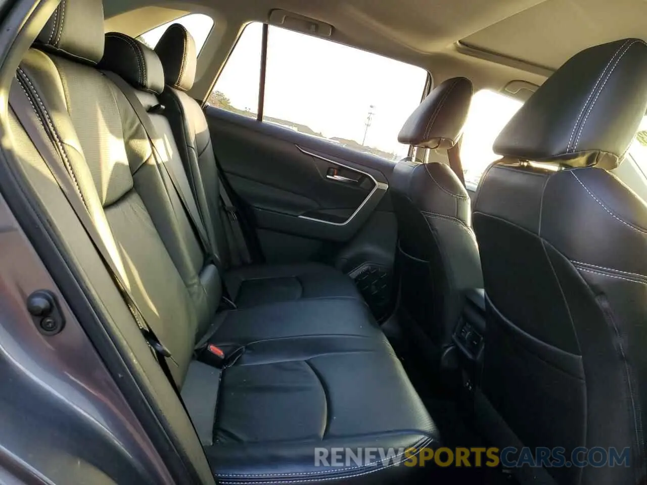 11 fotografías del automóvil dañado JTMRWRFV4KD015982 TOYOTA RAV4 2019