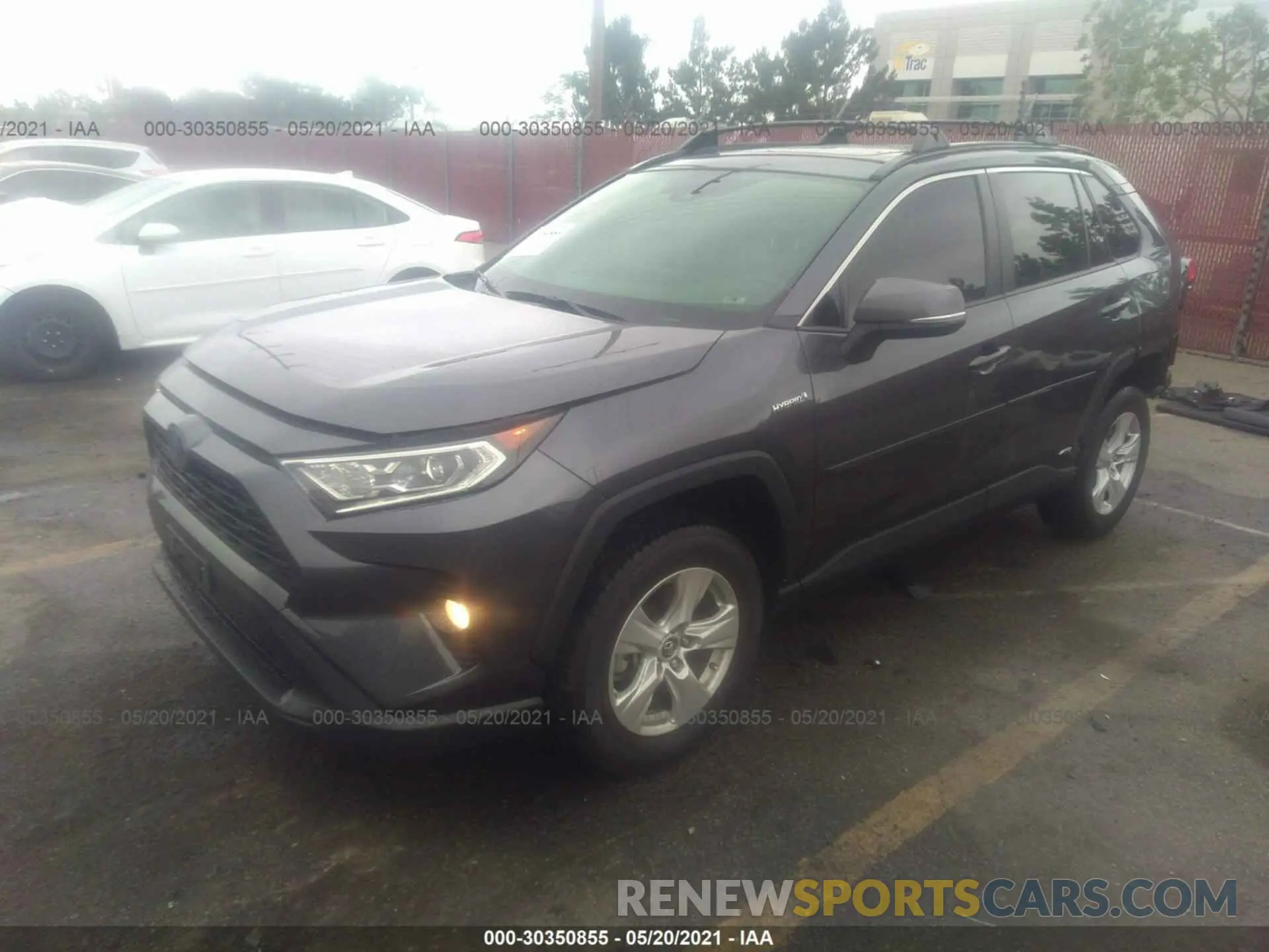2 fotografías del automóvil dañado JTMRWRFV6KD017779 TOYOTA RAV4 2019