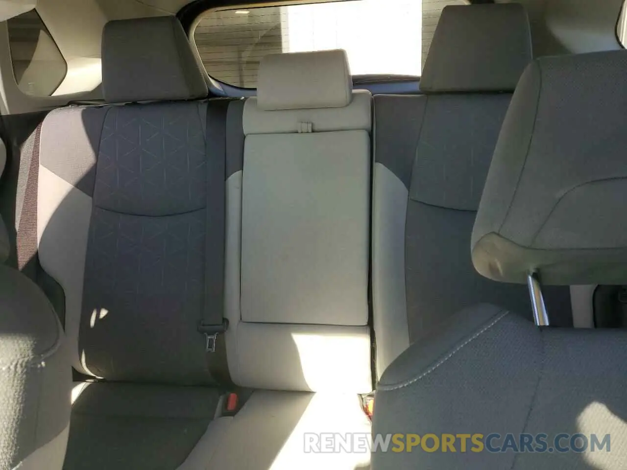 10 fotografías del automóvil dañado JTMRWRFV7KD032629 TOYOTA RAV4 2019