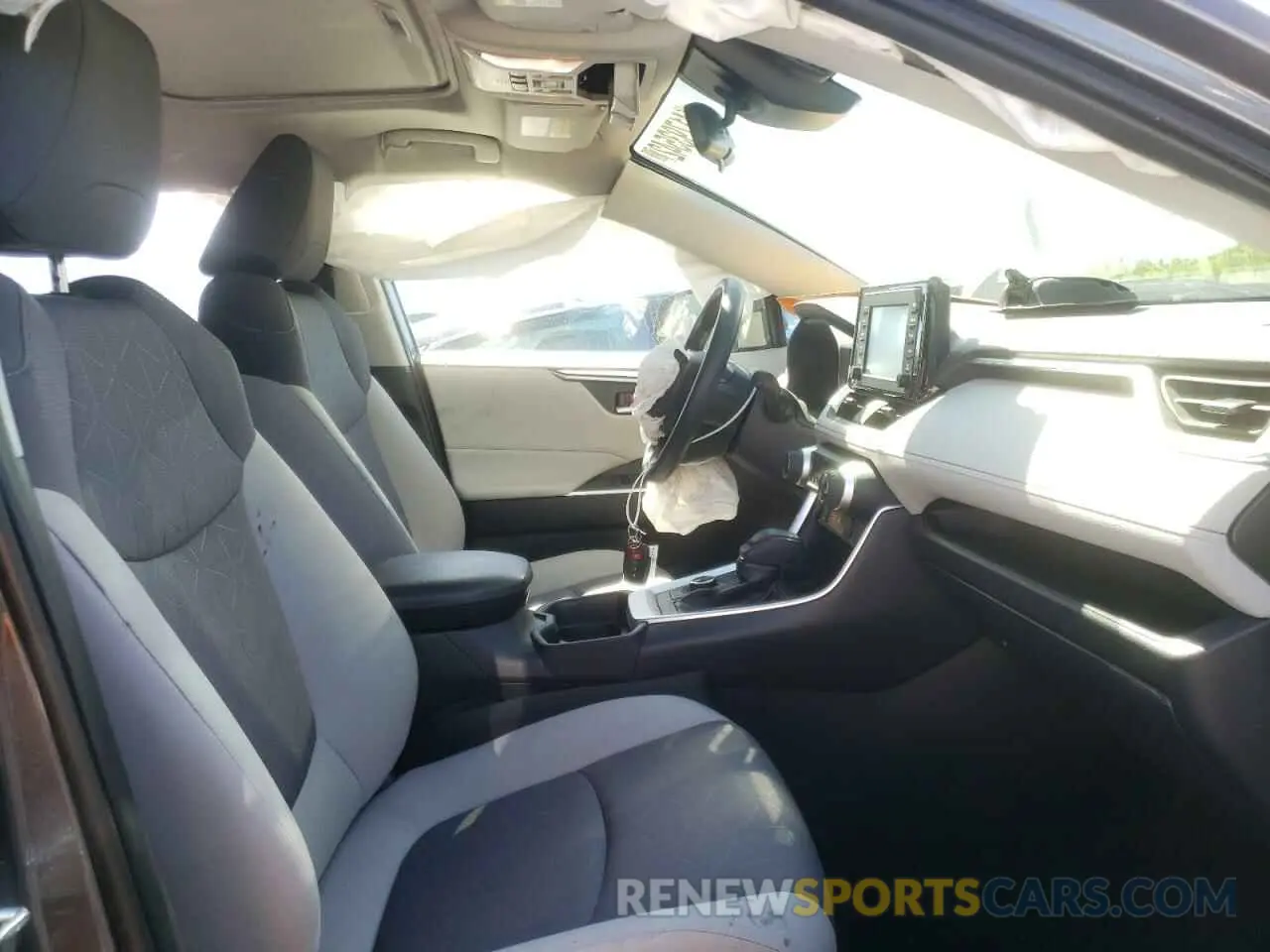 5 fotografías del automóvil dañado JTMRWRFV8KD013717 TOYOTA RAV4 2019