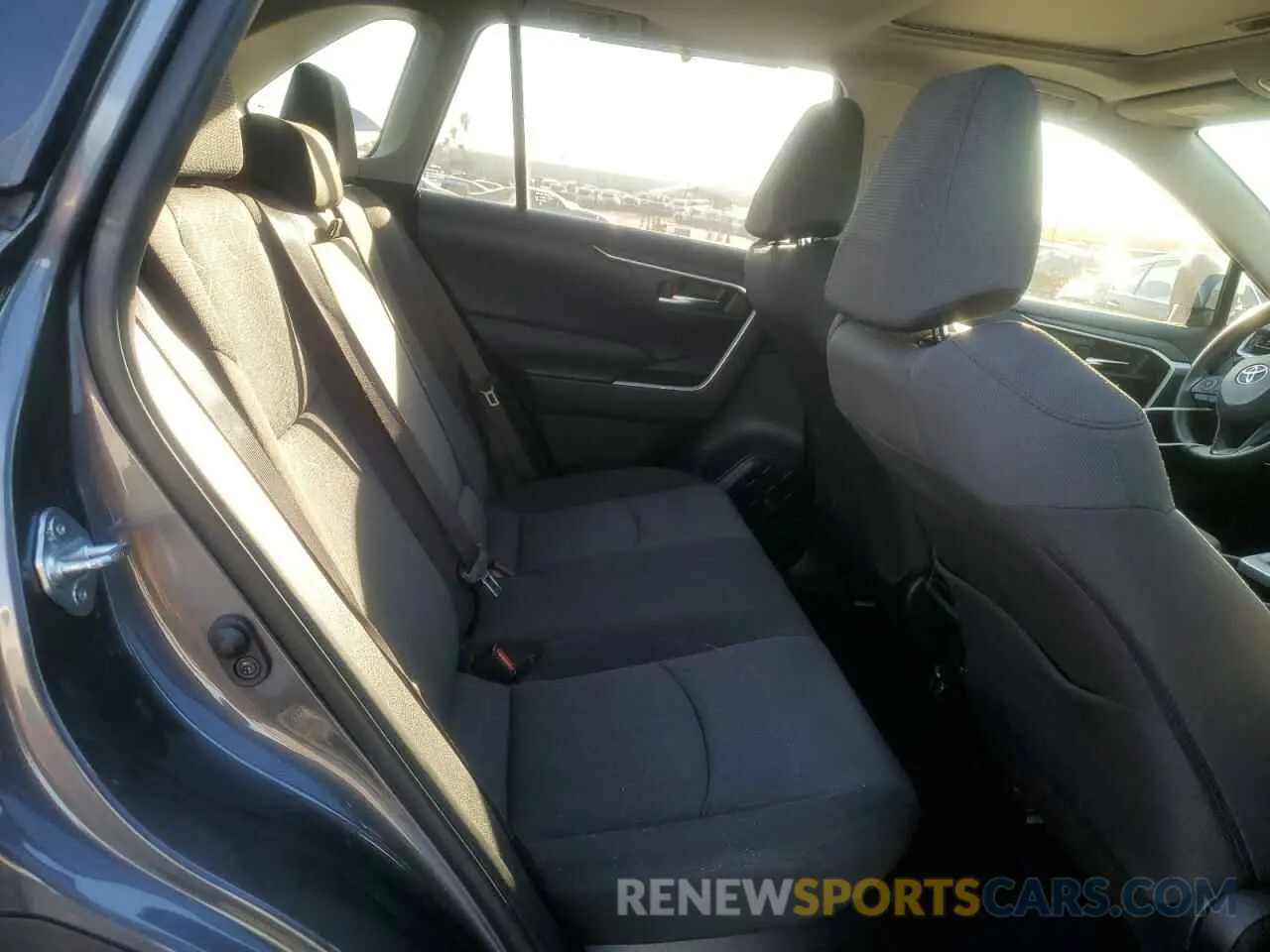 11 fotografías del automóvil dañado JTMRWRFVXKD505262 TOYOTA RAV4 2019