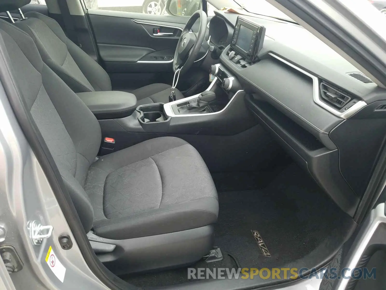 5 fotografías del automóvil dañado JTMW1RFV0KD005192 TOYOTA RAV4 2019