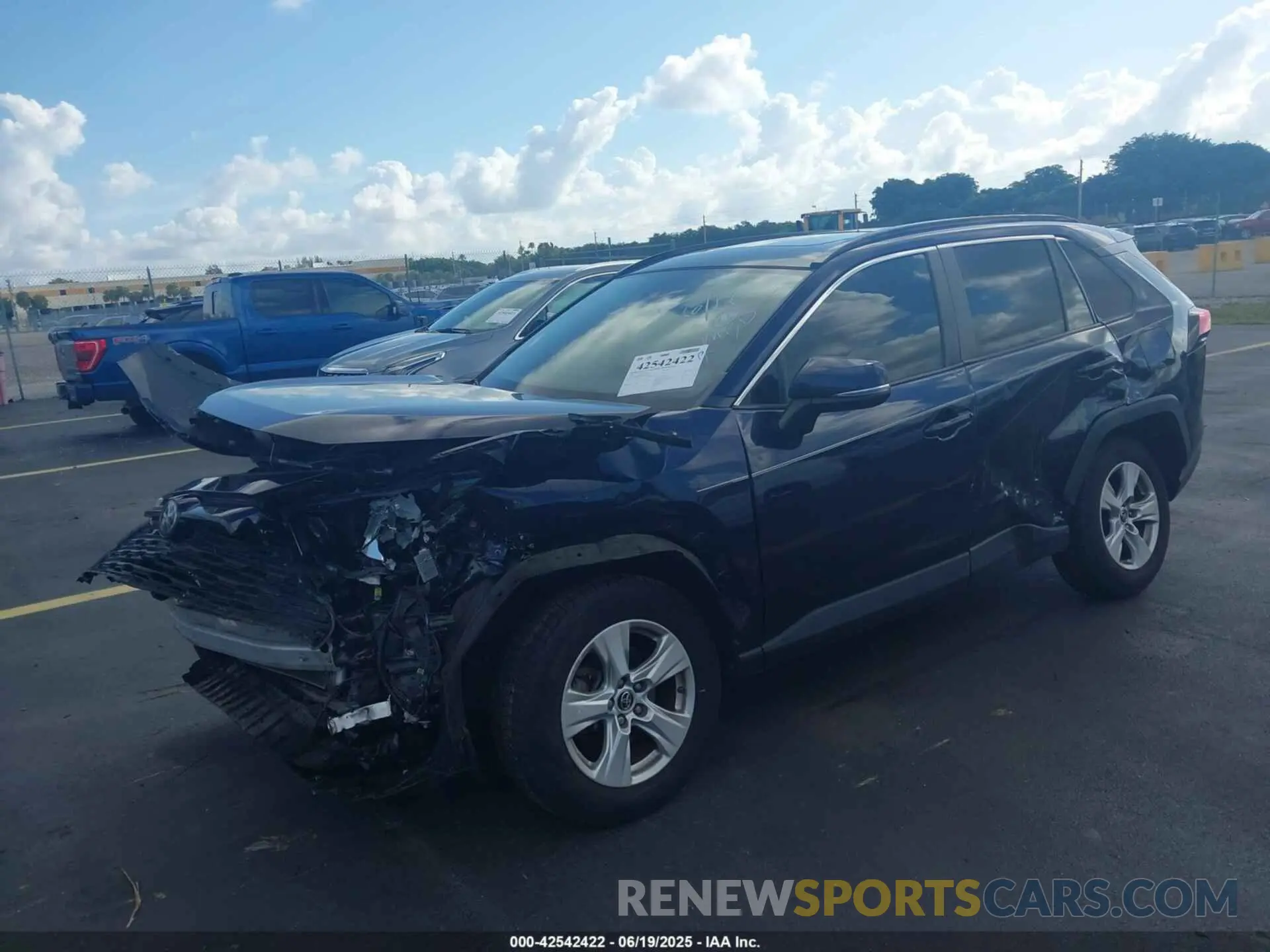 2 fotografías del automóvil dañado JTMW1RFV0KD502114 TOYOTA RAV4 2019
