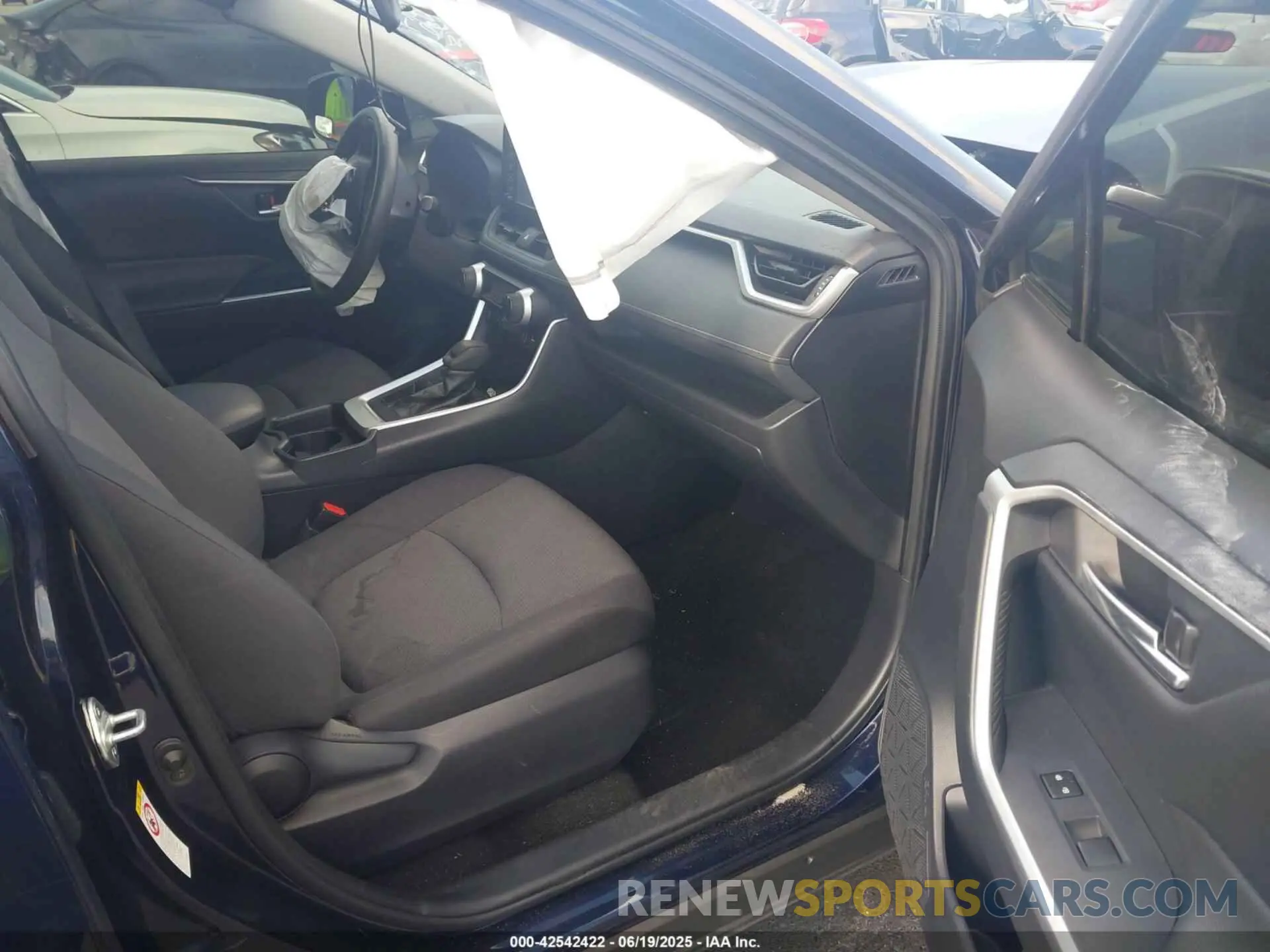 5 fotografías del automóvil dañado JTMW1RFV0KD502114 TOYOTA RAV4 2019