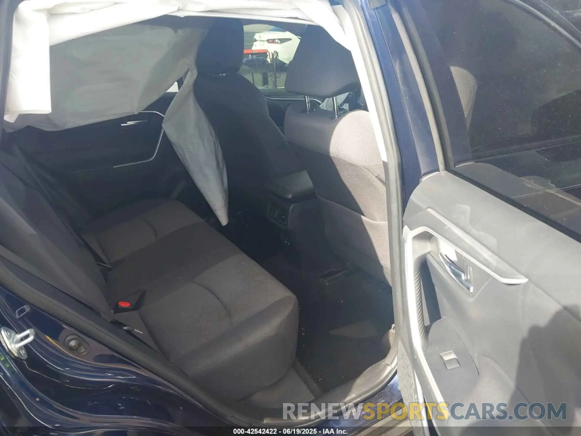 8 fotografías del automóvil dañado JTMW1RFV0KD502114 TOYOTA RAV4 2019