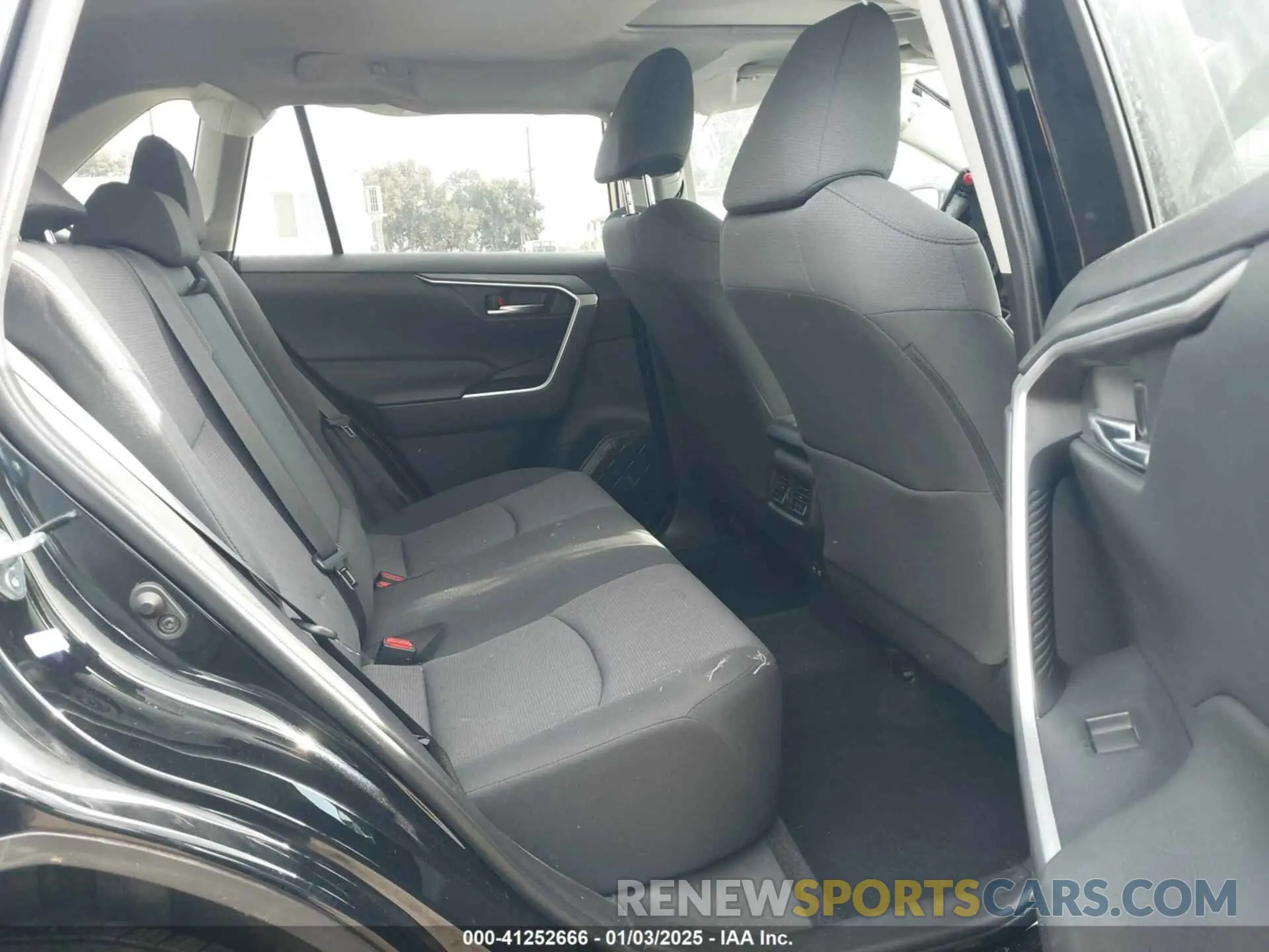 8 fotografías del automóvil dañado JTMW1RFV0KD513744 TOYOTA RAV4 2019