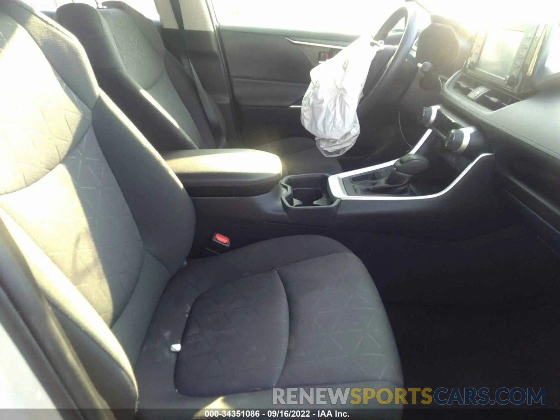 5 fotografías del automóvil dañado JTMW1RFV0KJ015237 TOYOTA RAV4 2019