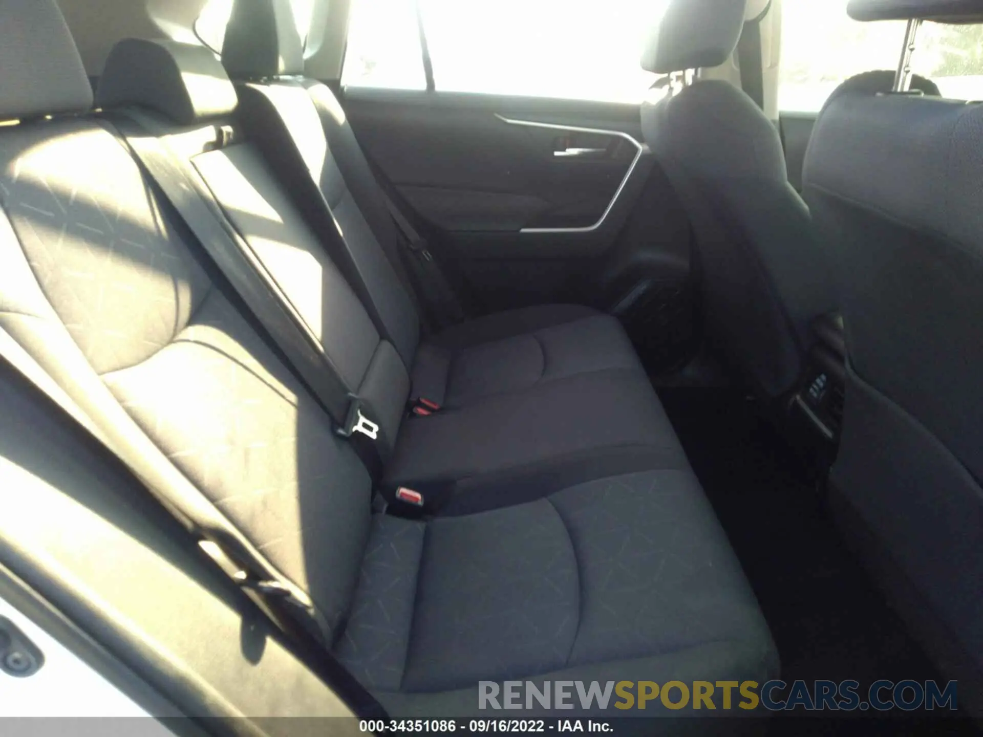 8 fotografías del automóvil dañado JTMW1RFV0KJ015237 TOYOTA RAV4 2019