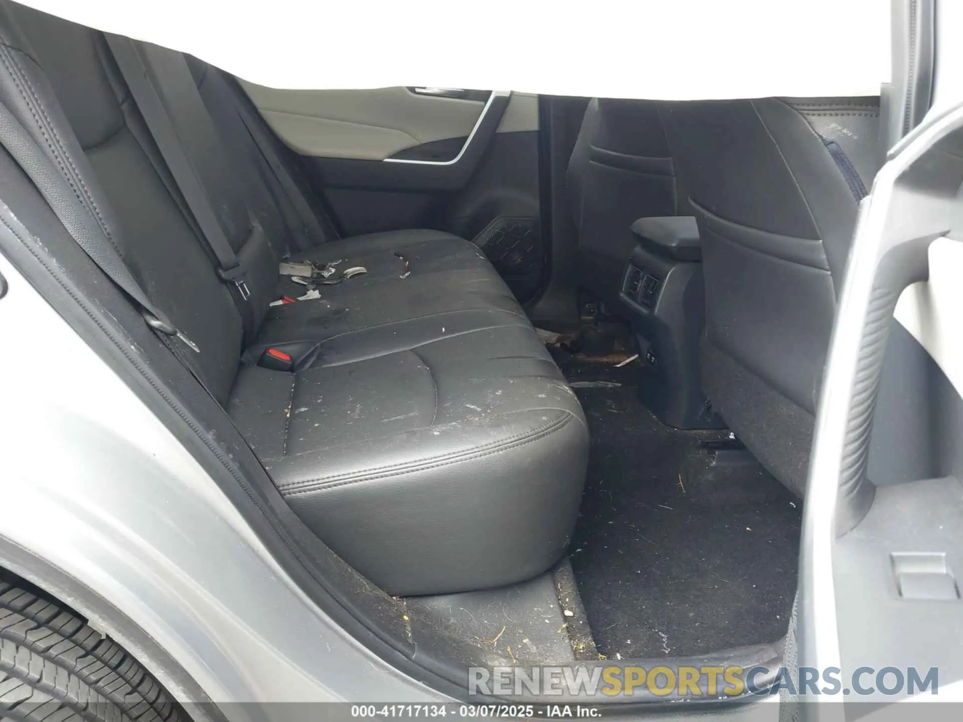 8 fotografías del automóvil dañado JTMW1RFV4KD022612 TOYOTA RAV4 2019